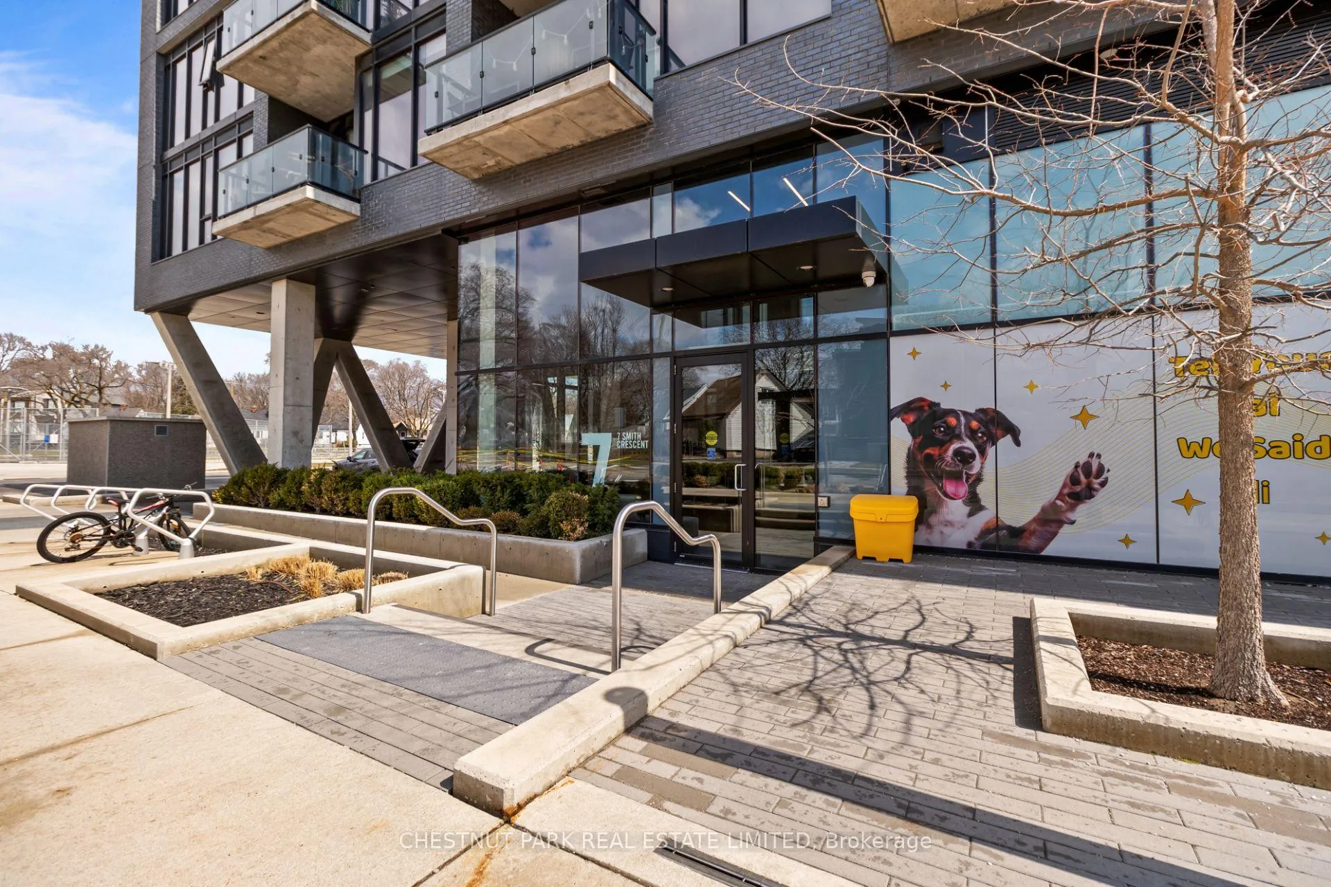 Photo 3 of Unit 813, 7 Smith Crescent, Etobicoke, Stonegate-Queensway — HOMEH