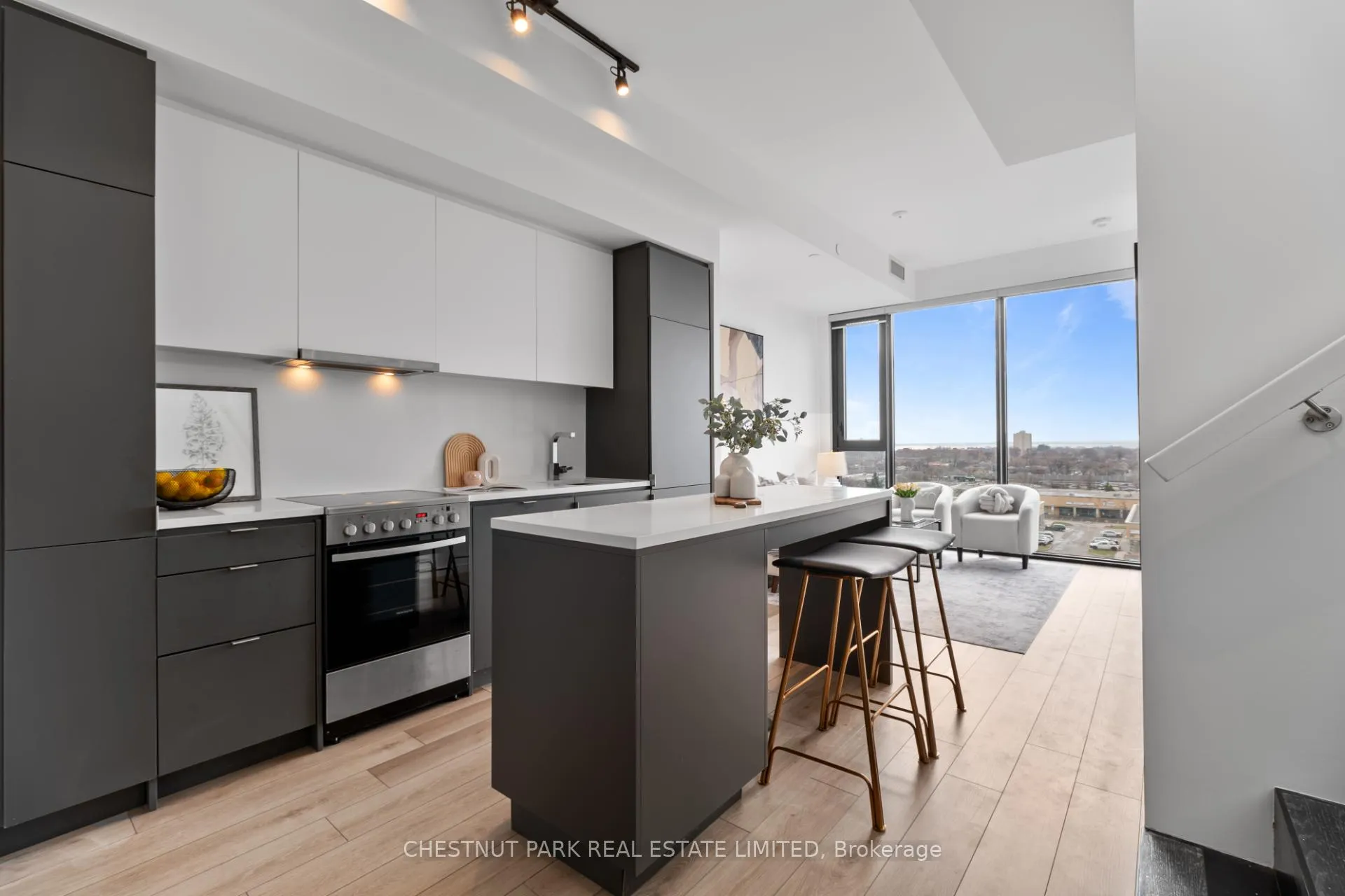 Photo 7 of Unit 813, 7 Smith Crescent, Etobicoke, Stonegate-Queensway — HOMEH