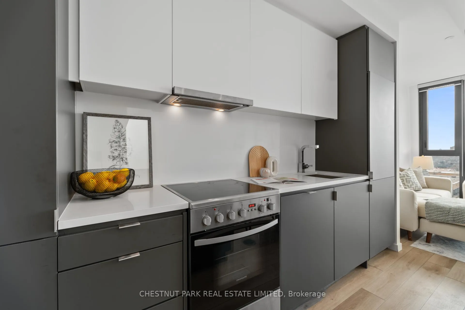 Photo 8 of Unit 813, 7 Smith Crescent, Etobicoke, Stonegate-Queensway — HOMEH