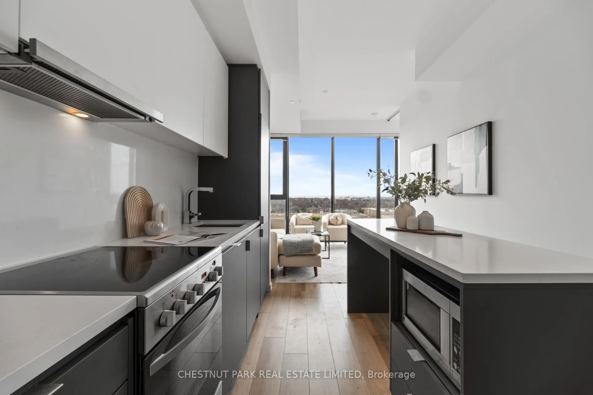 Photo 9 of Unit 813, 7 Smith Crescent, Etobicoke, Stonegate-Queensway — HOMEH
