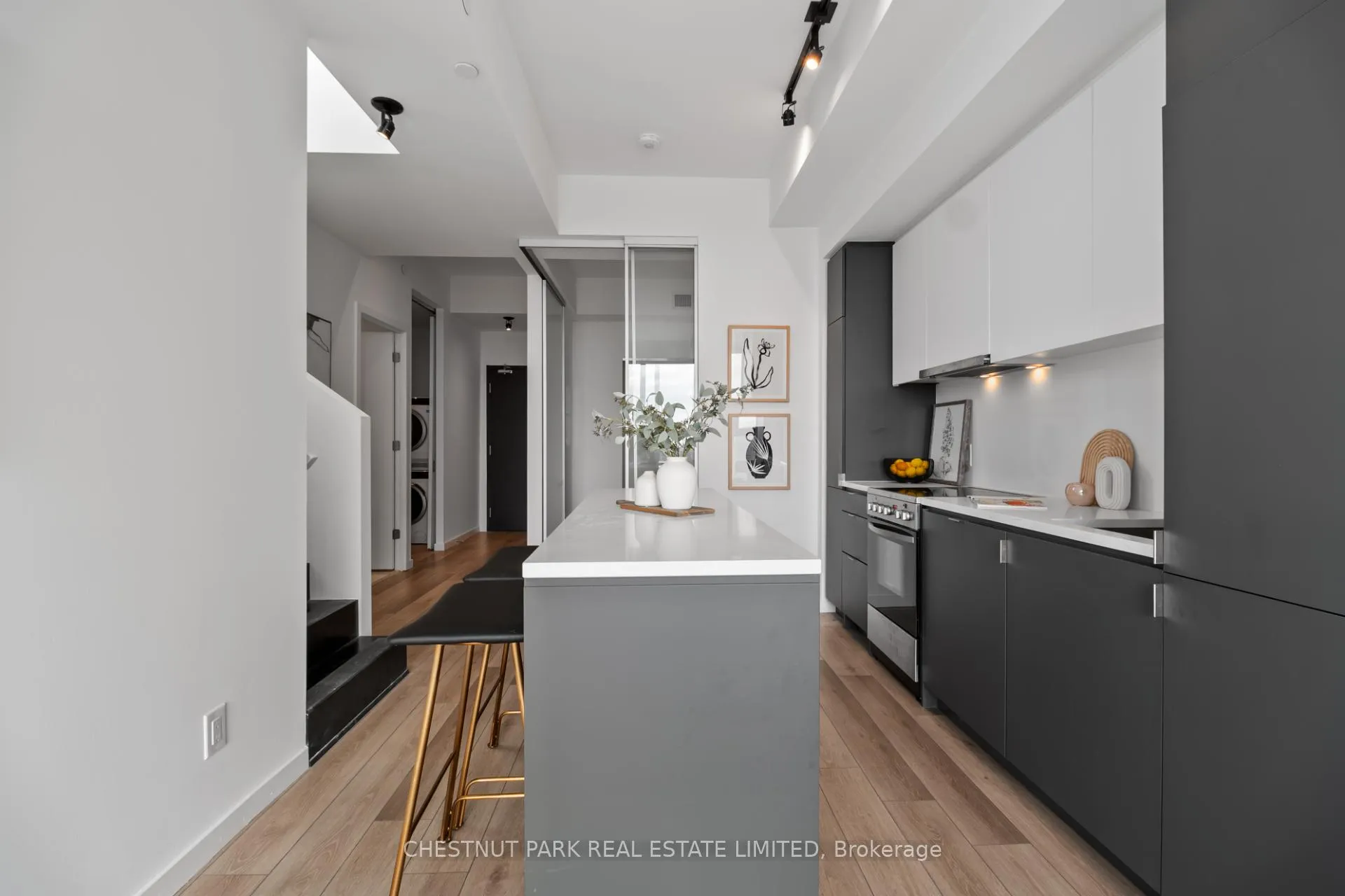 Photo 11 of Unit 813, 7 Smith Crescent, Etobicoke, Stonegate-Queensway — HOMEH