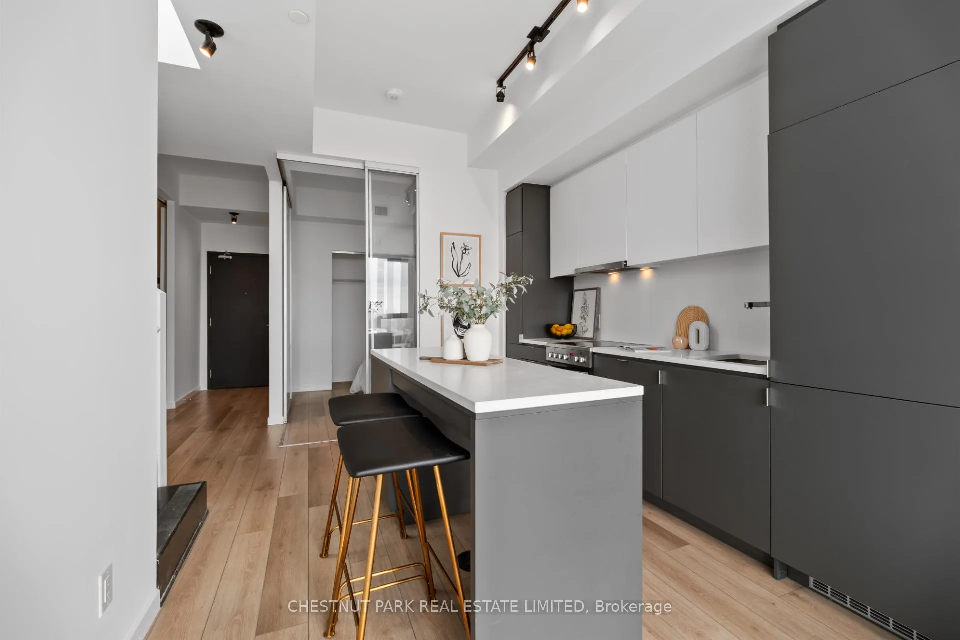 Photo 12 of Unit 813, 7 Smith Crescent, Etobicoke, Stonegate-Queensway — HOMEH