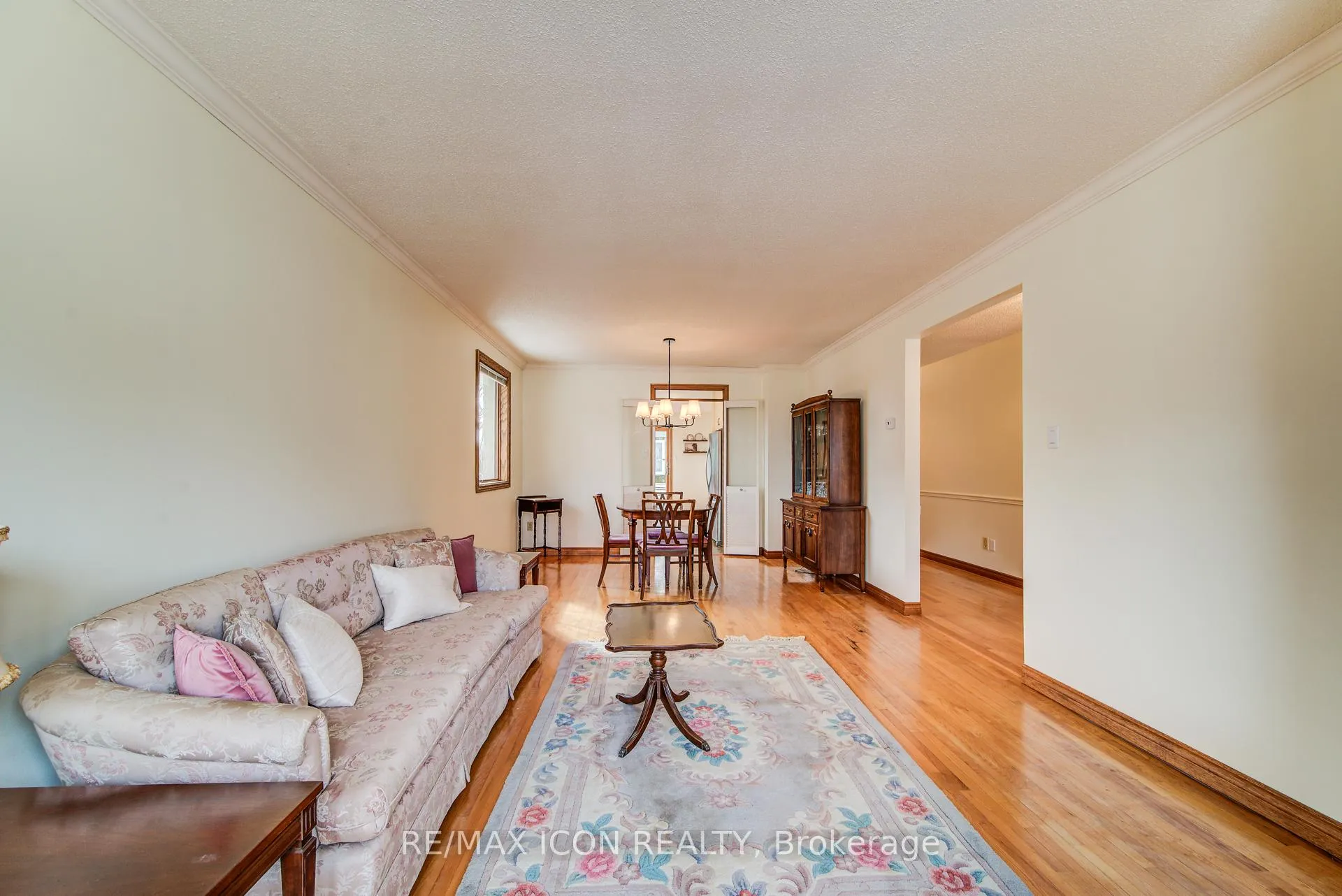 Photo 8 of 458 Winston Boulevard, Cambridge — HOMEH