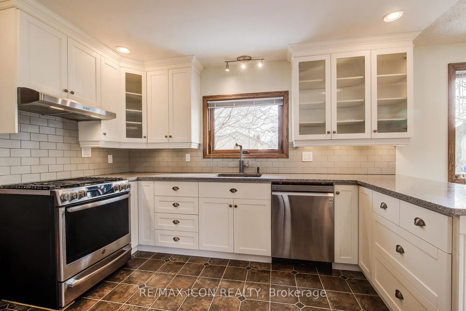 Photo 12 of 458 Winston Boulevard, Cambridge — HOMEH