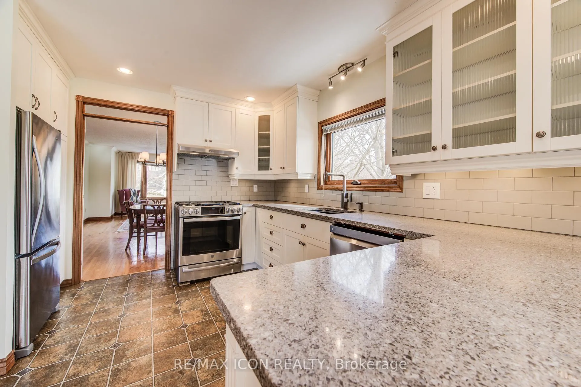 Photo 13 of 458 Winston Boulevard, Cambridge — HOMEH