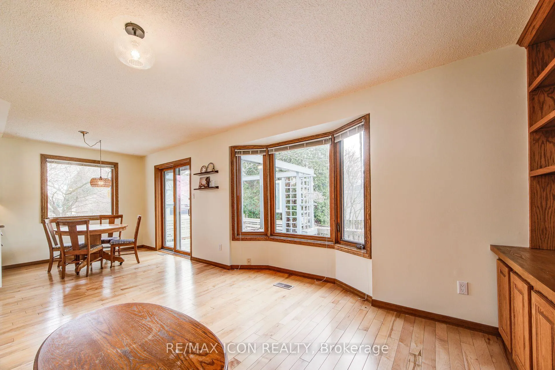 Photo 21 of 458 Winston Boulevard, Cambridge — HOMEH