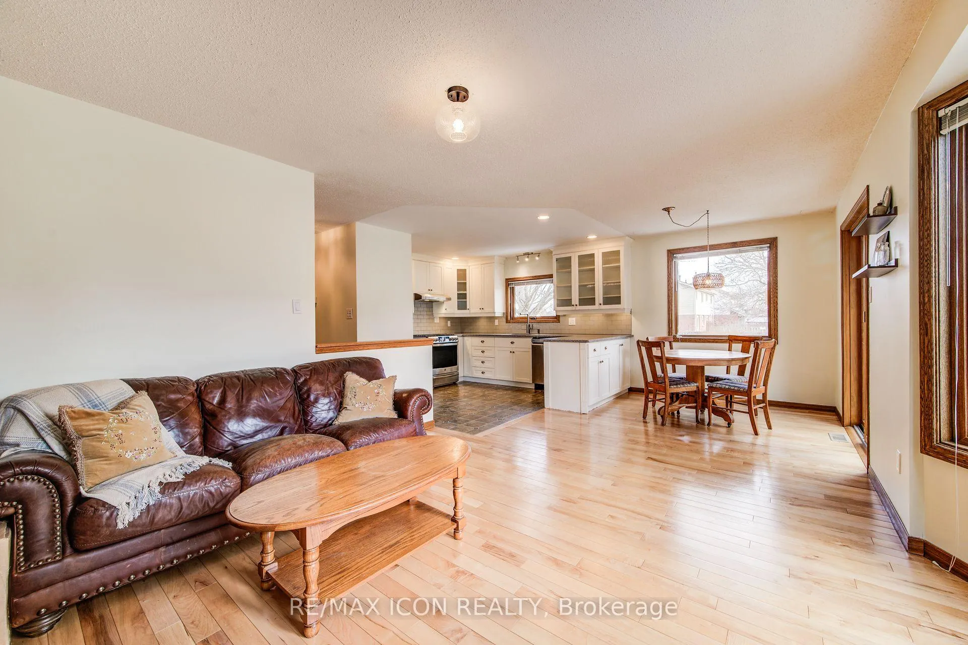 Photo 22 of 458 Winston Boulevard, Cambridge — HOMEH