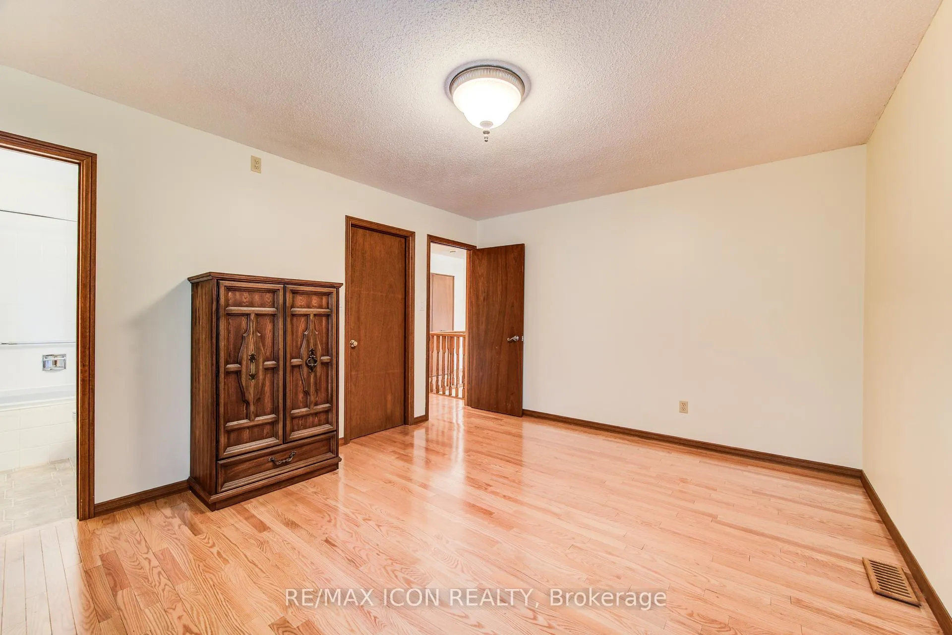 Photo 26 of 458 Winston Boulevard, Cambridge — HOMEH