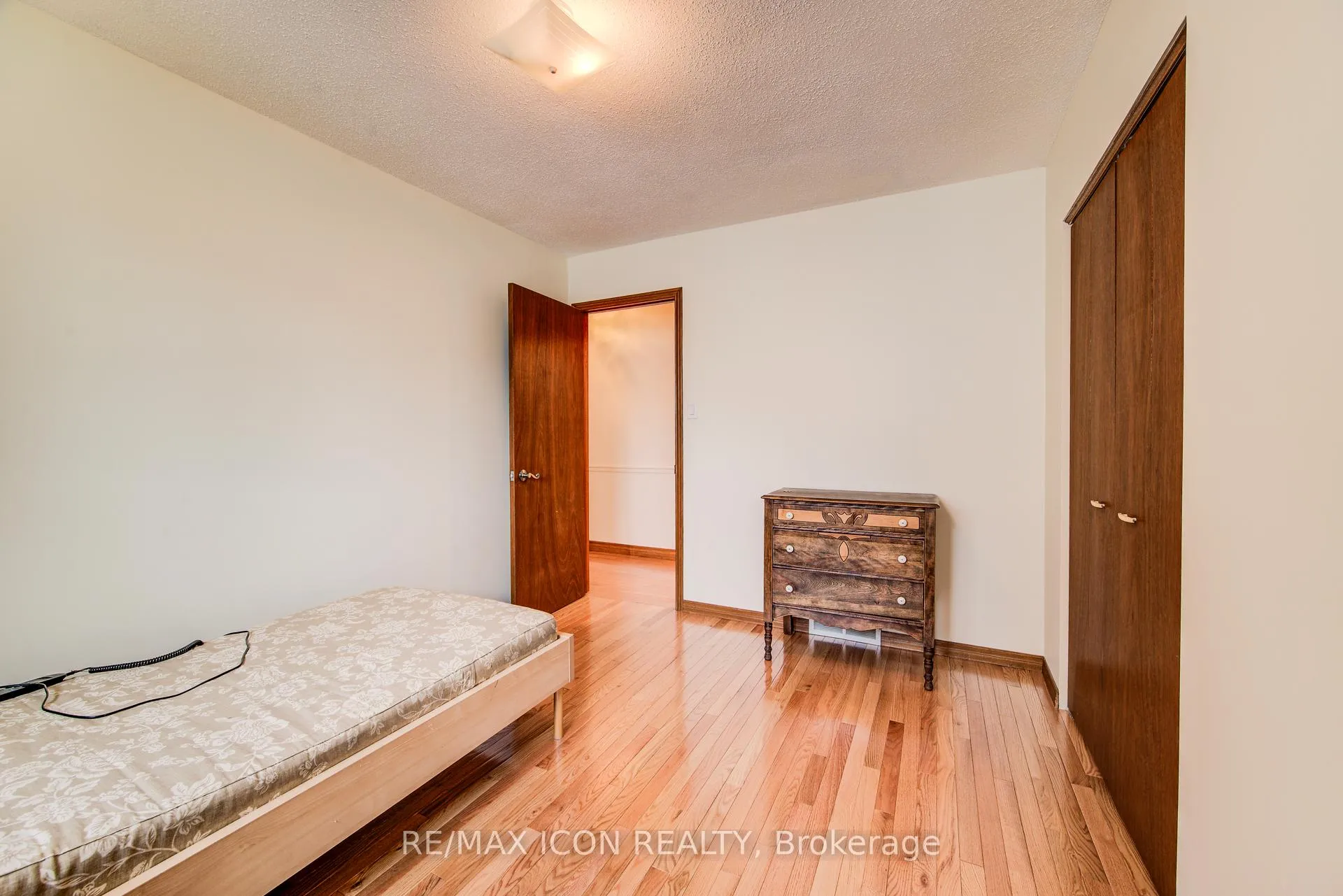 Photo 29 of 458 Winston Boulevard, Cambridge — HOMEH