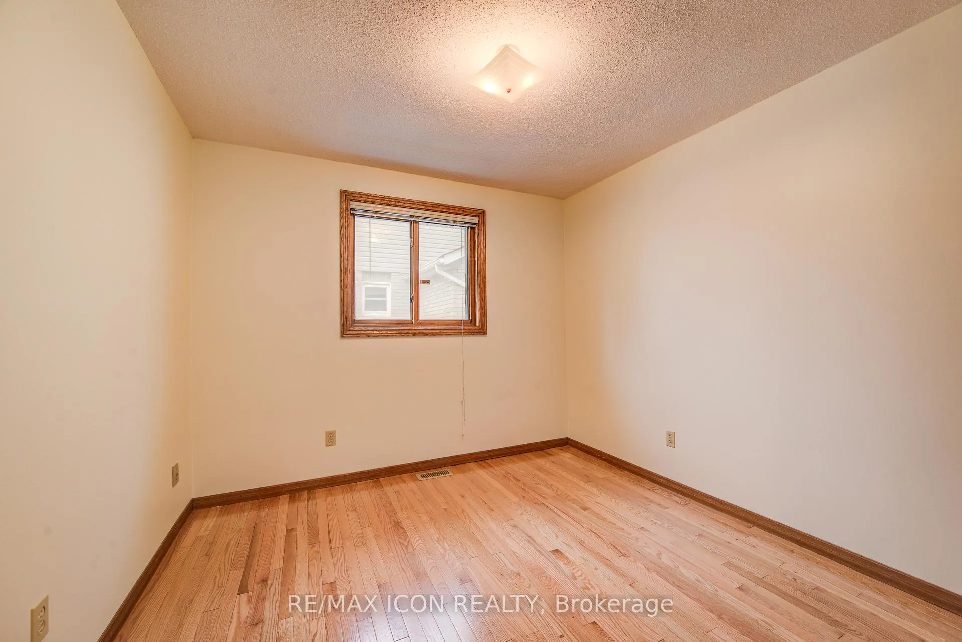 Photo 30 of 458 Winston Boulevard, Cambridge — HOMEH