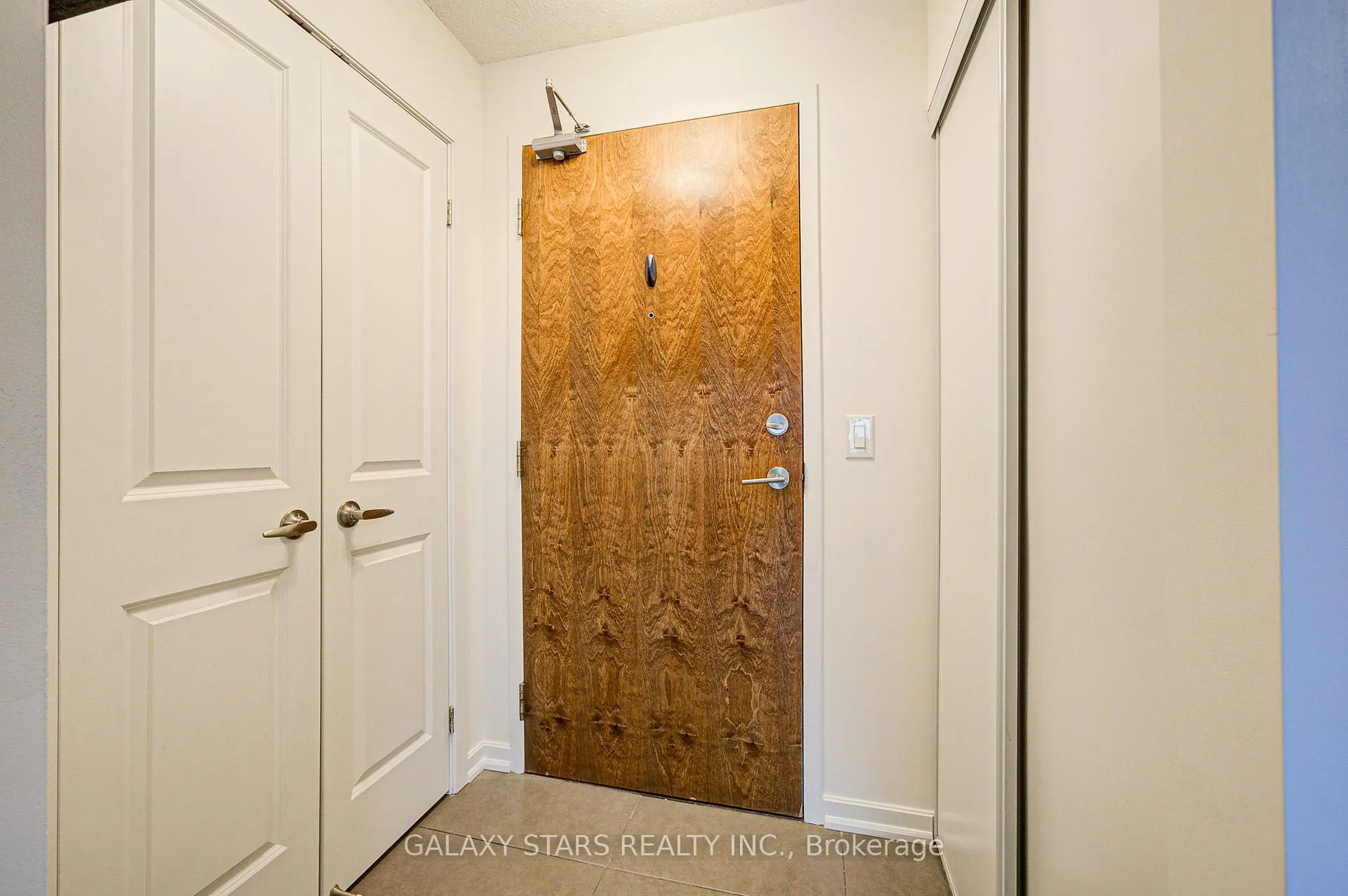 Photo 6 of Unit 1012, 1235 Bayly Street, Pickering, Bay Ridges — HOMEH