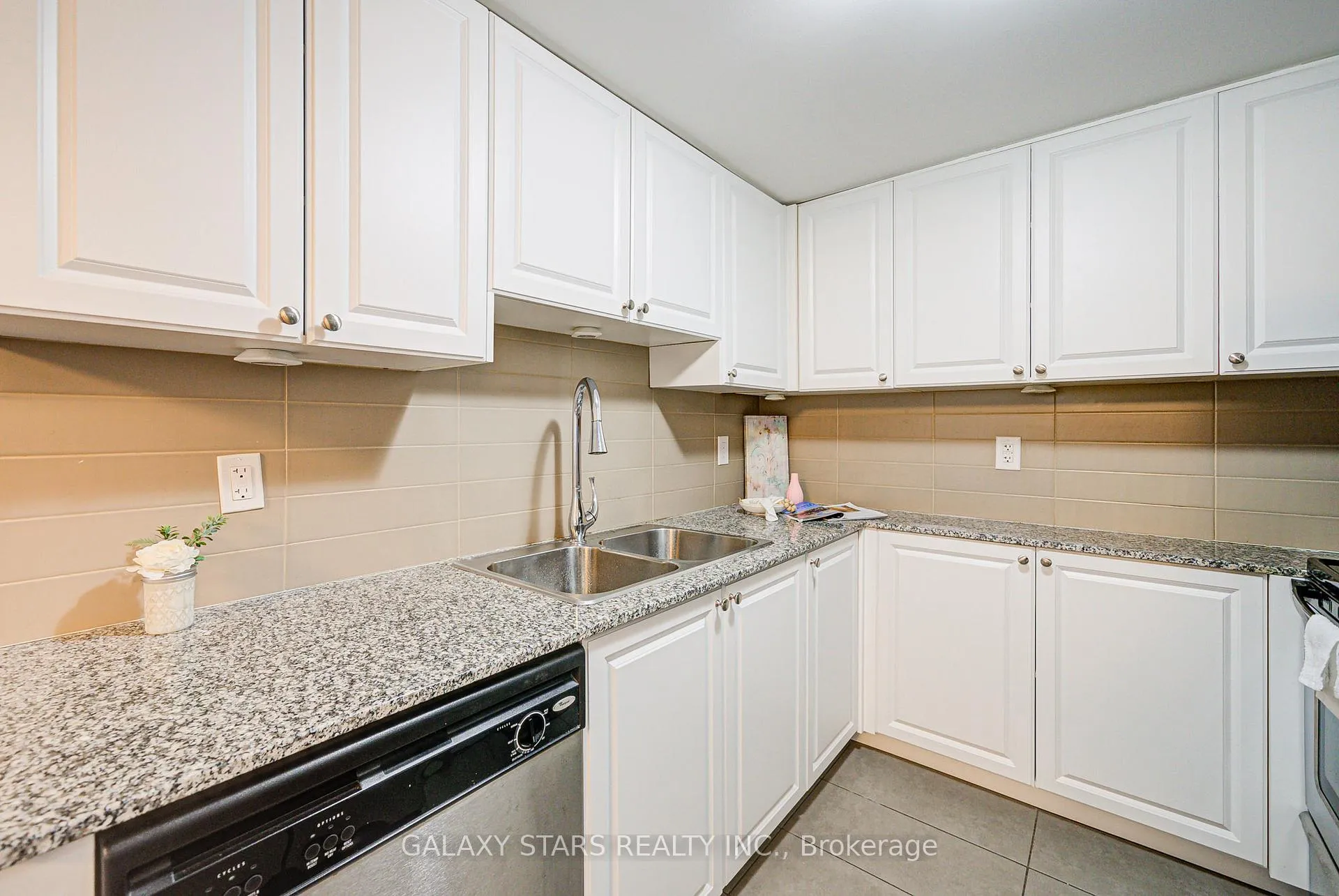 Photo 9 of Unit 1012, 1235 Bayly Street, Pickering, Bay Ridges — HOMEH