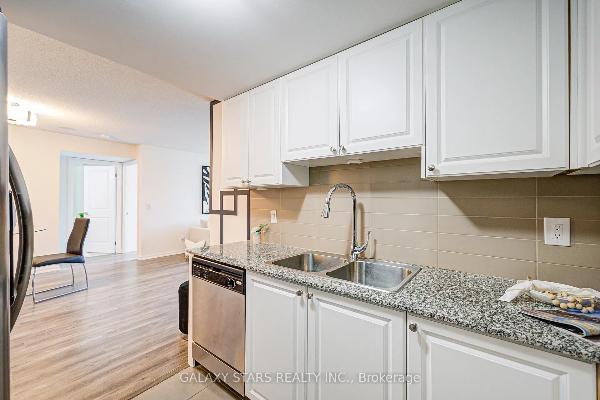 Photo 14 of Unit 1012, 1235 Bayly Street, Pickering, Bay Ridges — HOMEH