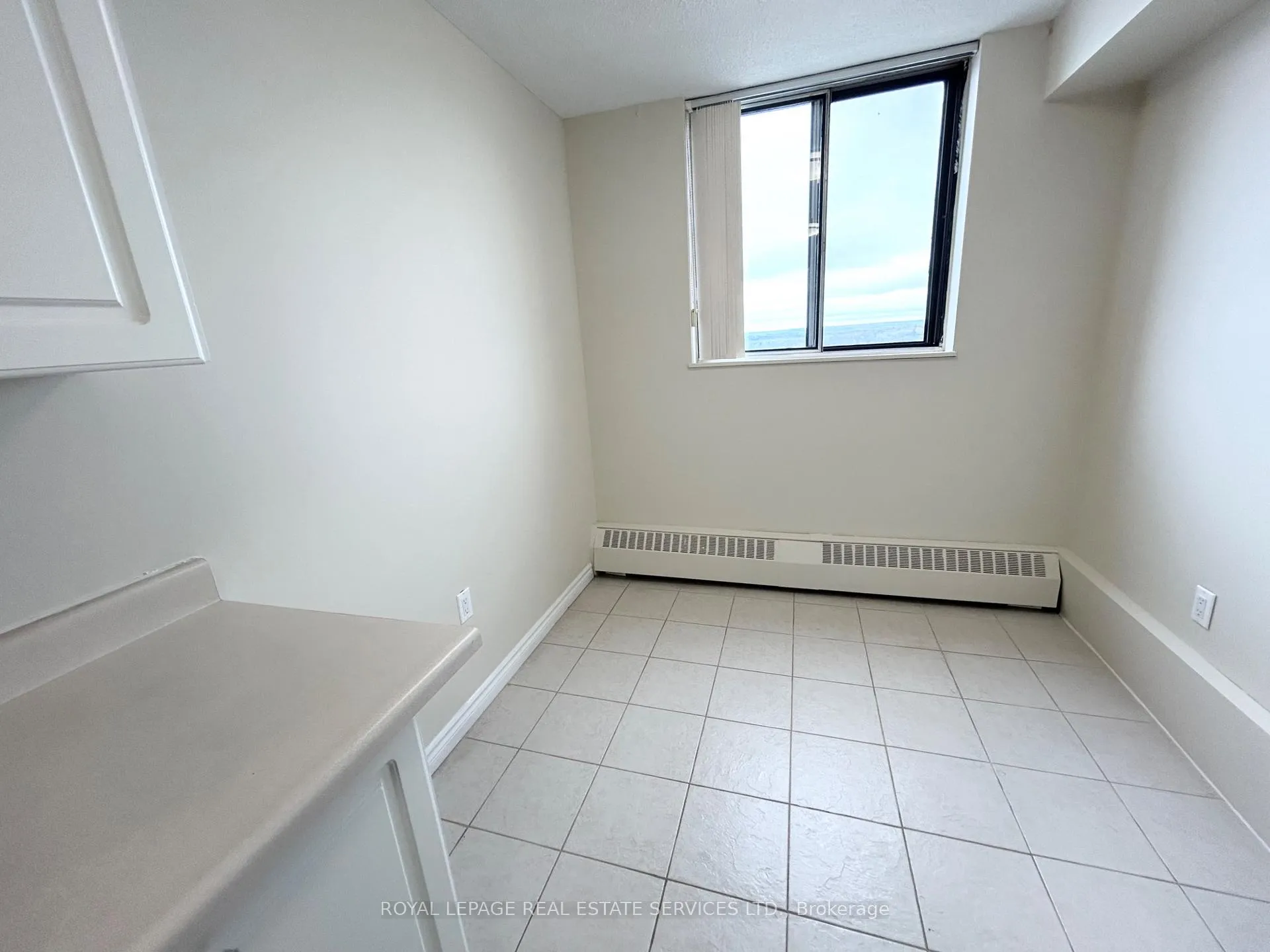 Photo 10 of Unit 1812, 1 Cedarwoods Crescent, Kitchener — HOMEH