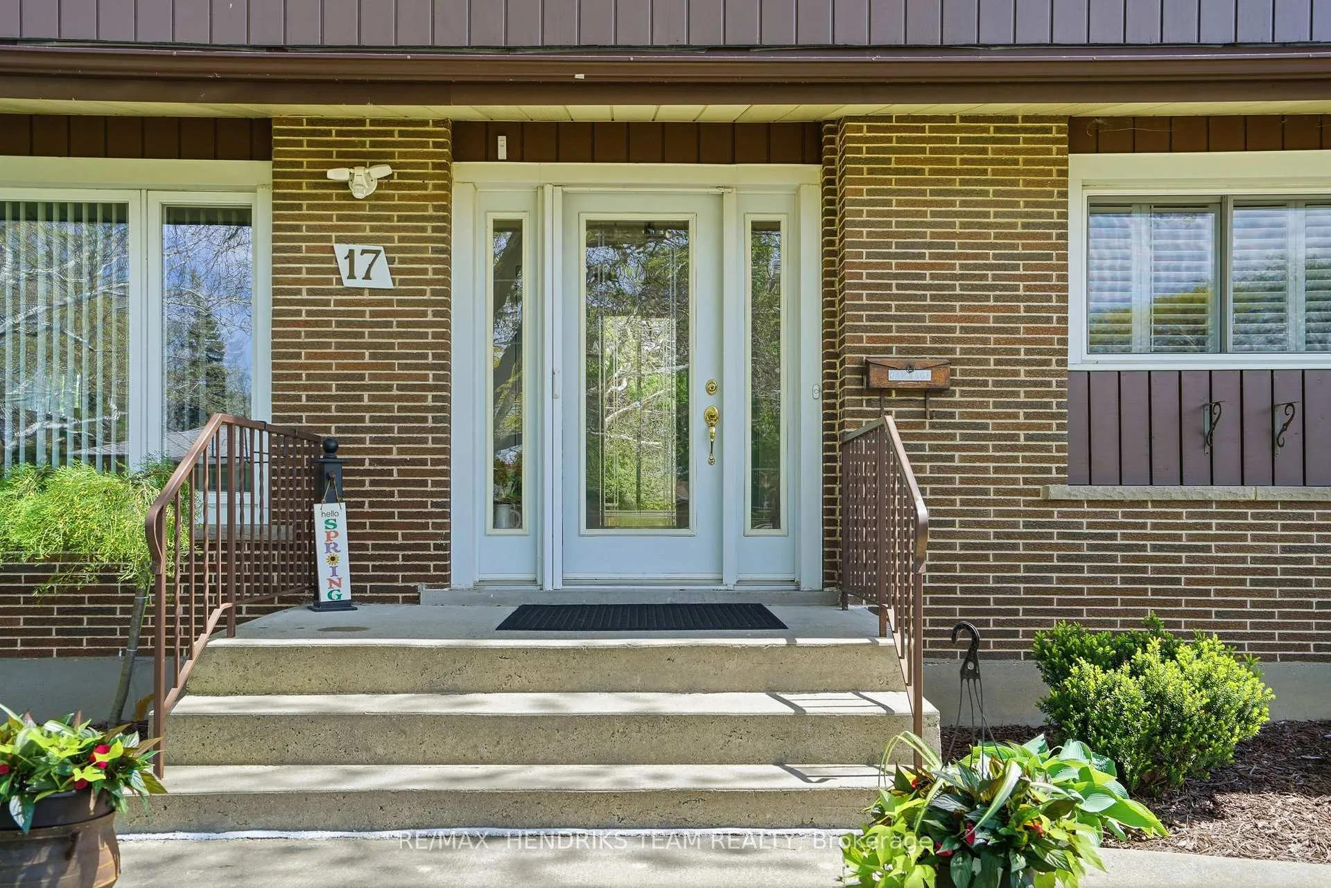 Photo 6 of 17 Jasmin Crescent, St. Catharines, Glendale/Glenridge — HOMEH