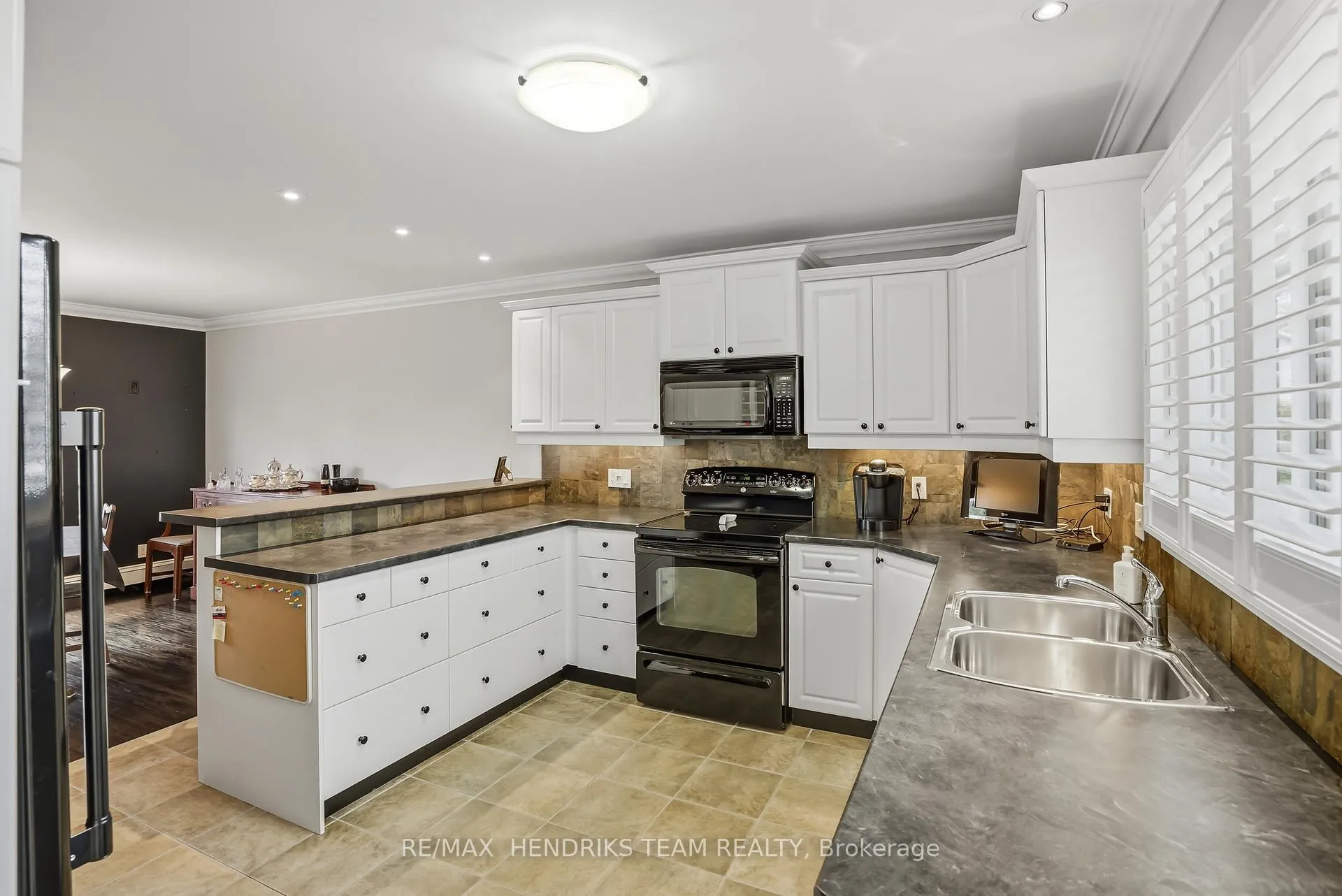Photo 9 of 17 Jasmin Crescent, St. Catharines, Glendale/Glenridge — HOMEH
