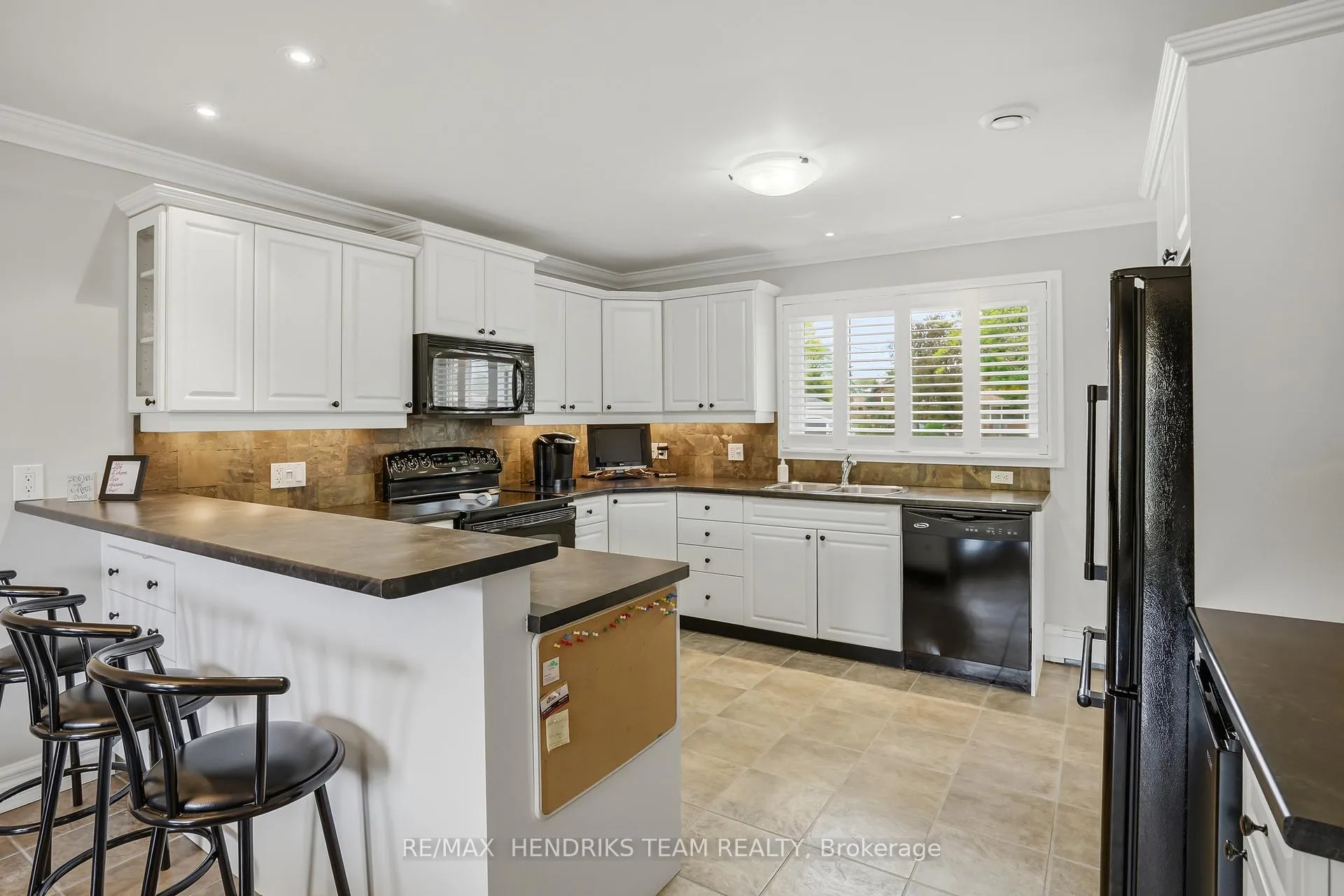 Photo 10 of 17 Jasmin Crescent, St. Catharines, Glendale/Glenridge — HOMEH