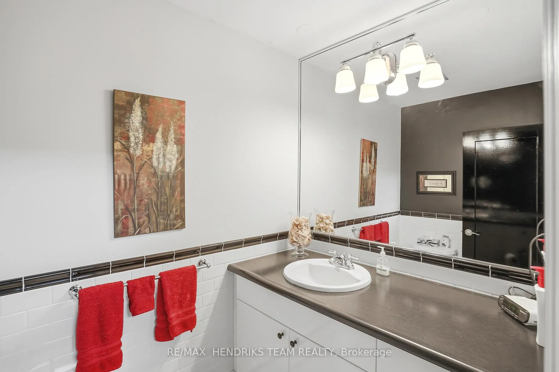 Photo 14 of 17 Jasmin Crescent, St. Catharines, Glendale/Glenridge — HOMEH