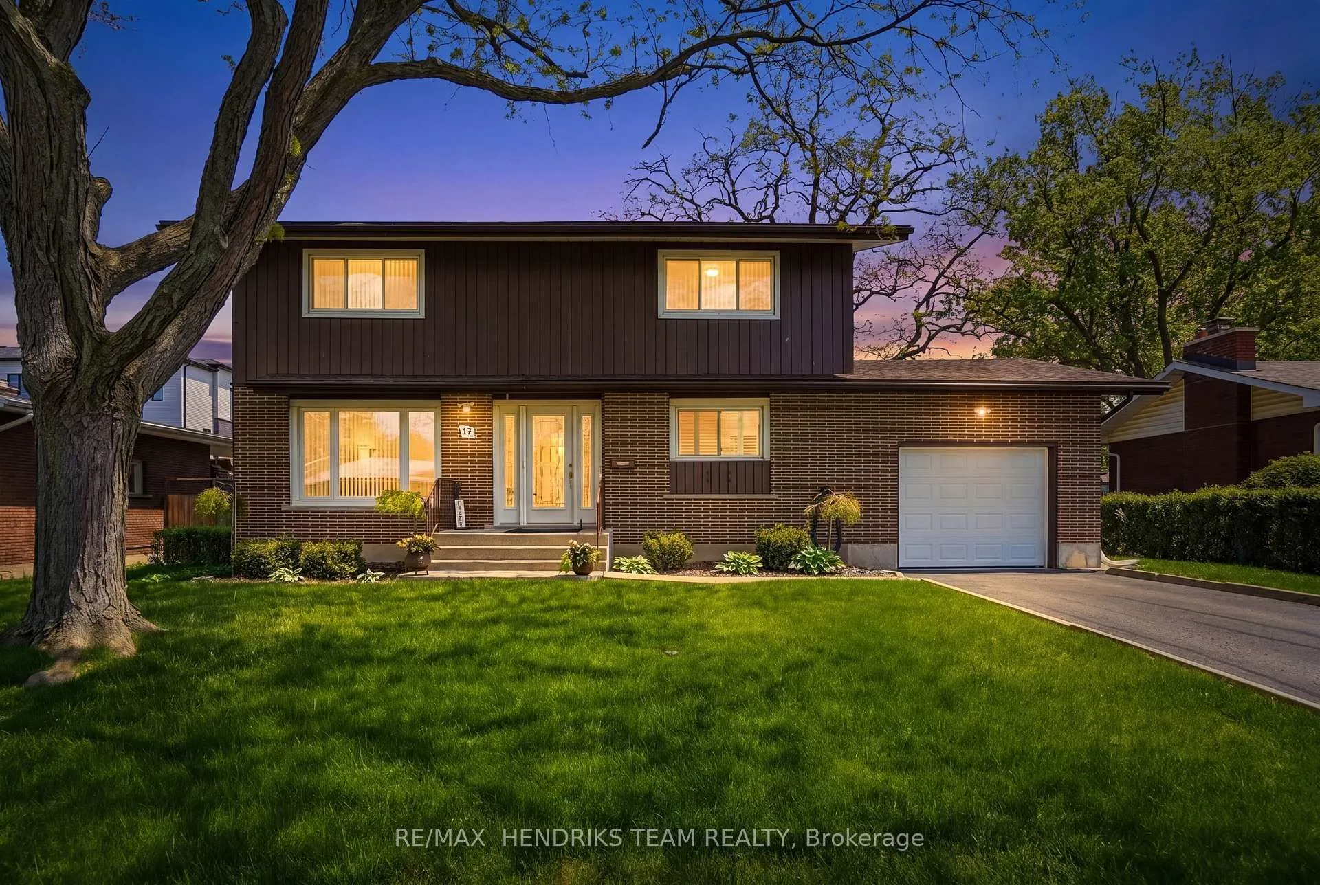 Photo 32 of 17 Jasmin Crescent, St. Catharines, Glendale/Glenridge — HOMEH