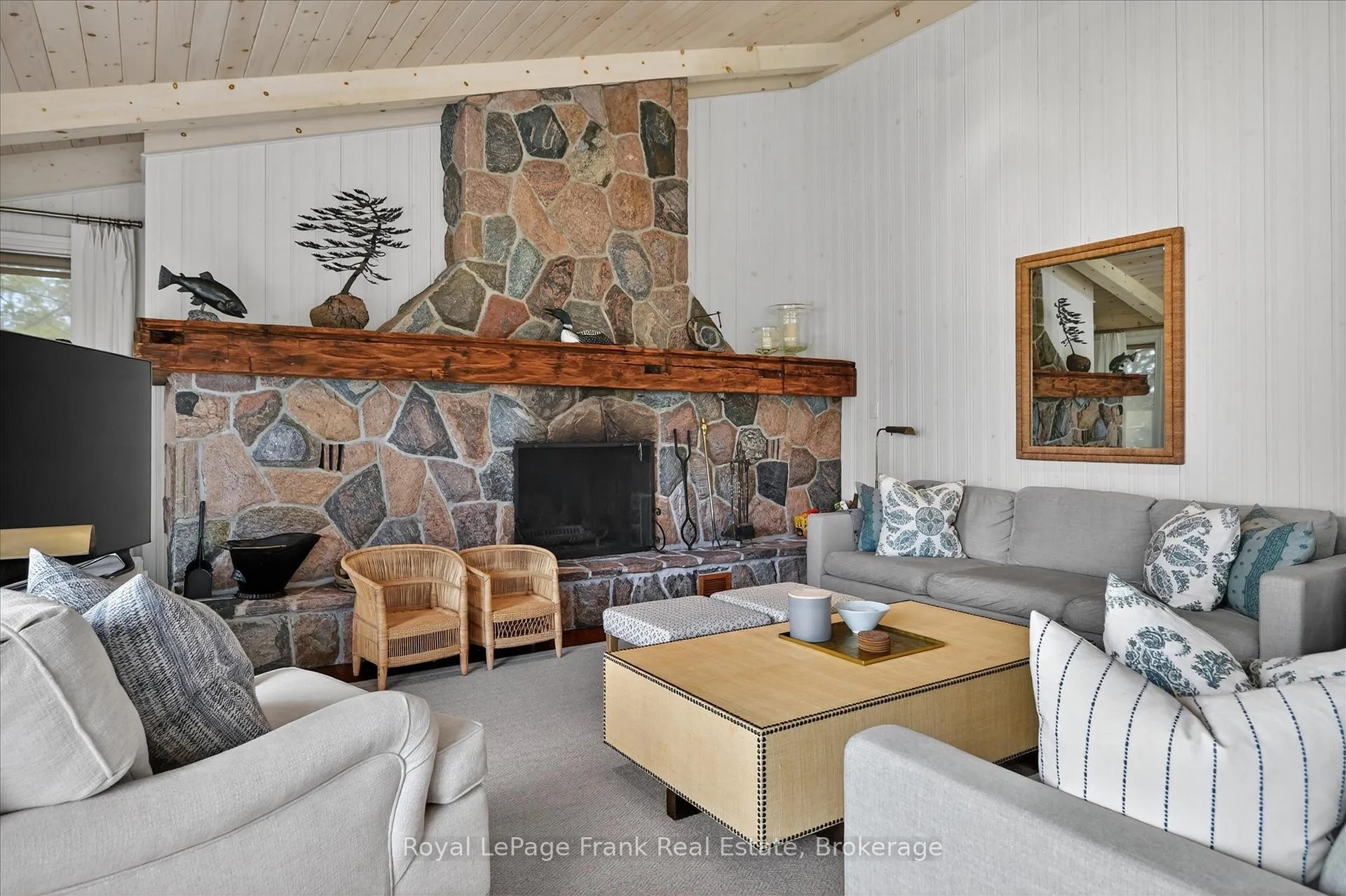 Photo 11 of 38 Napier Crescent, North Kawartha — HOMEH