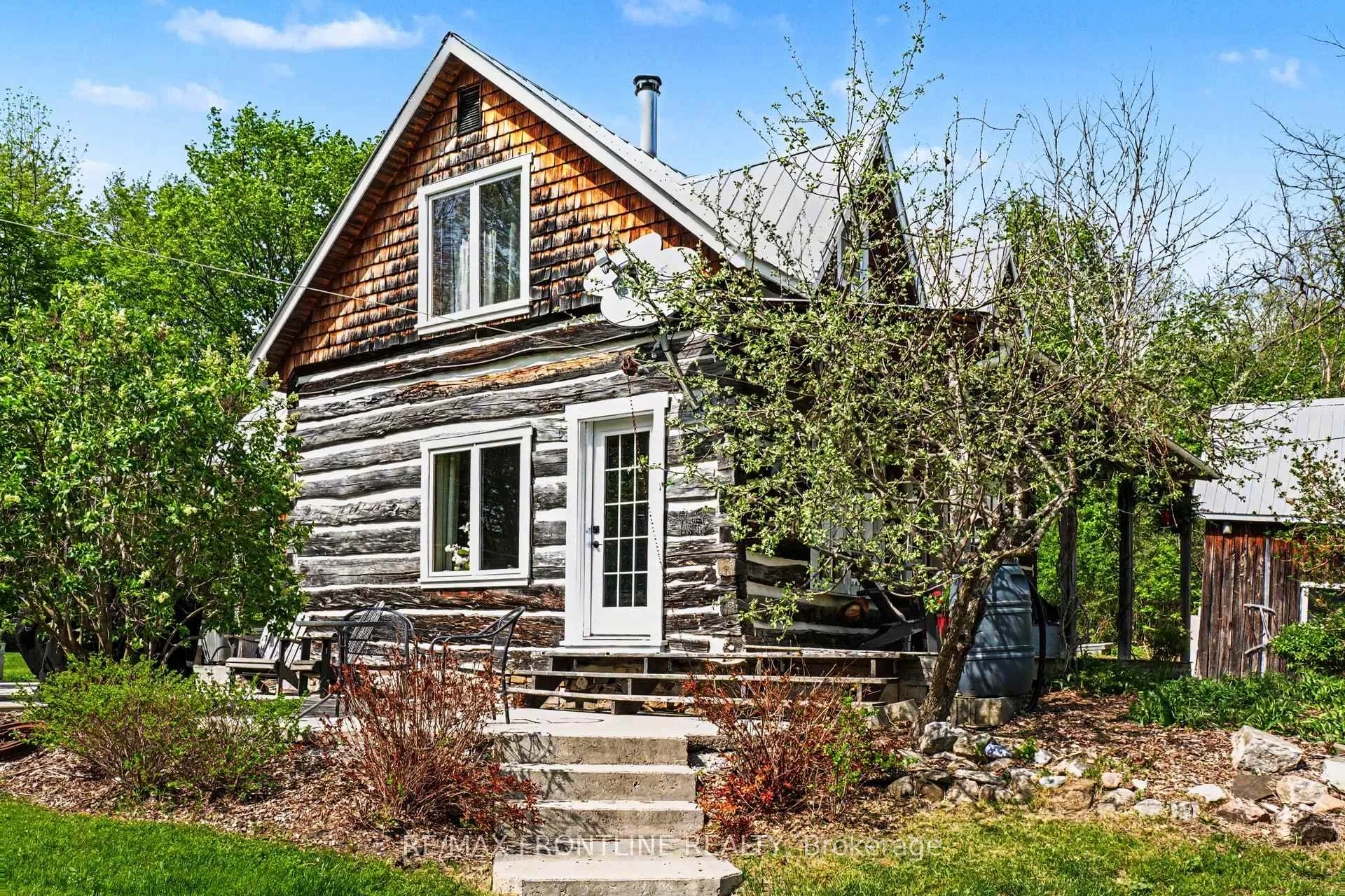 Photo 2 of 2270 Bennett Lake Road, Tay Valley, Bathurst/Burgess & Sherbrooke (Bathurst) Twp — HOMEH