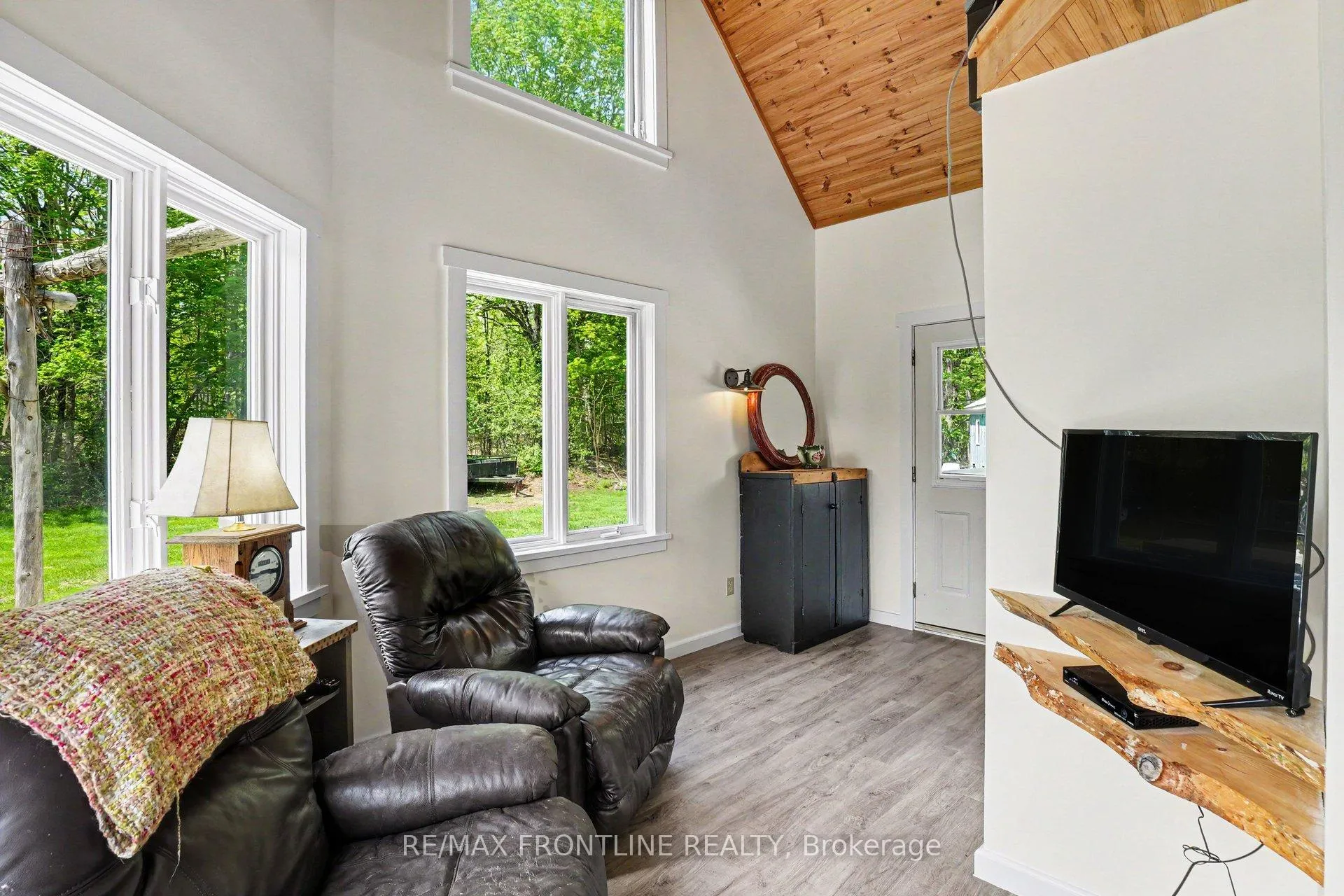 Photo 13 of 2270 Bennett Lake Road, Tay Valley, Bathurst/Burgess & Sherbrooke (Bathurst) Twp — HOMEH