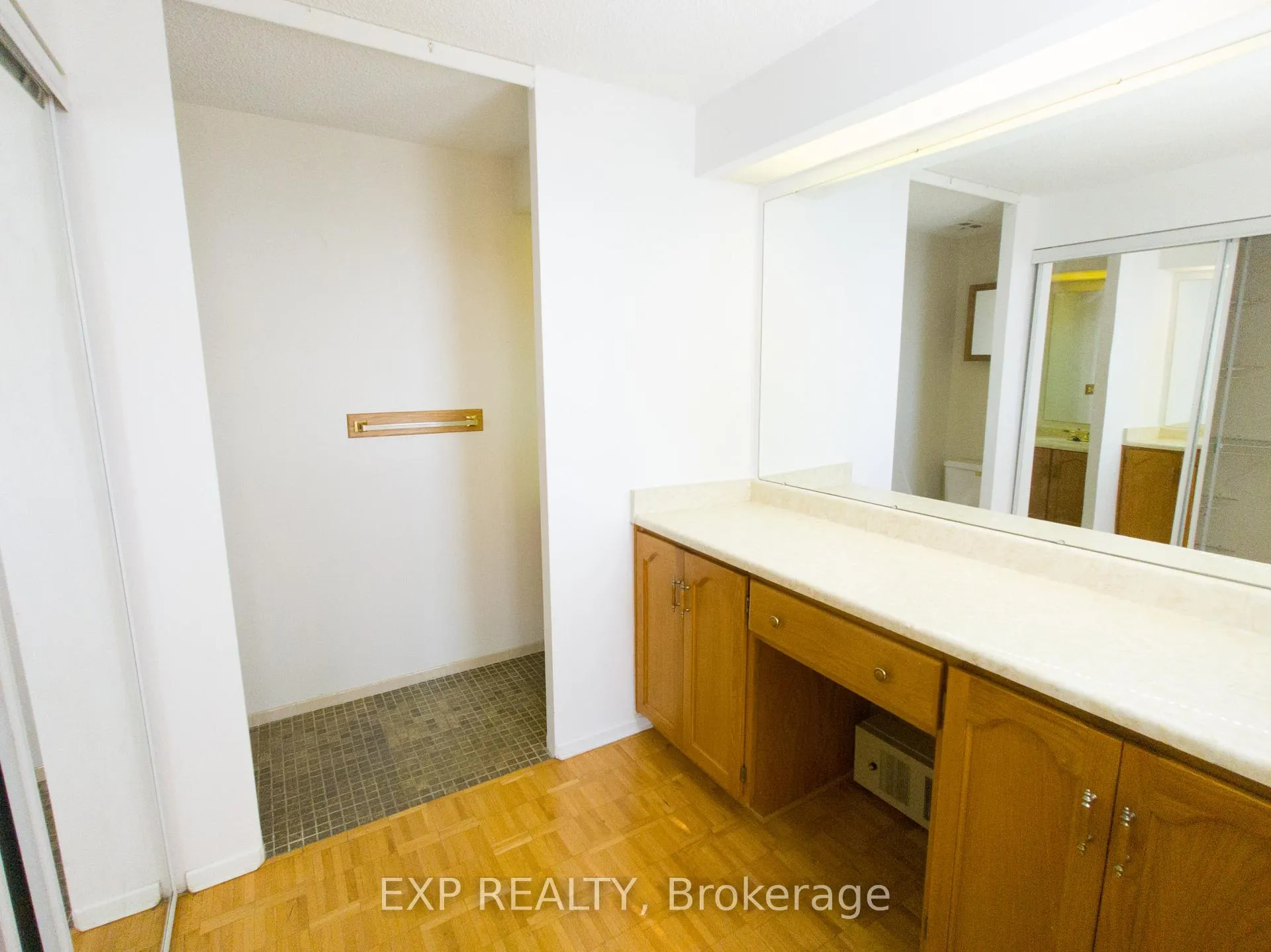 Photo 11 of Unit 807, 1285 Cahill Drive, Ottawa, South Keys — HOMEH