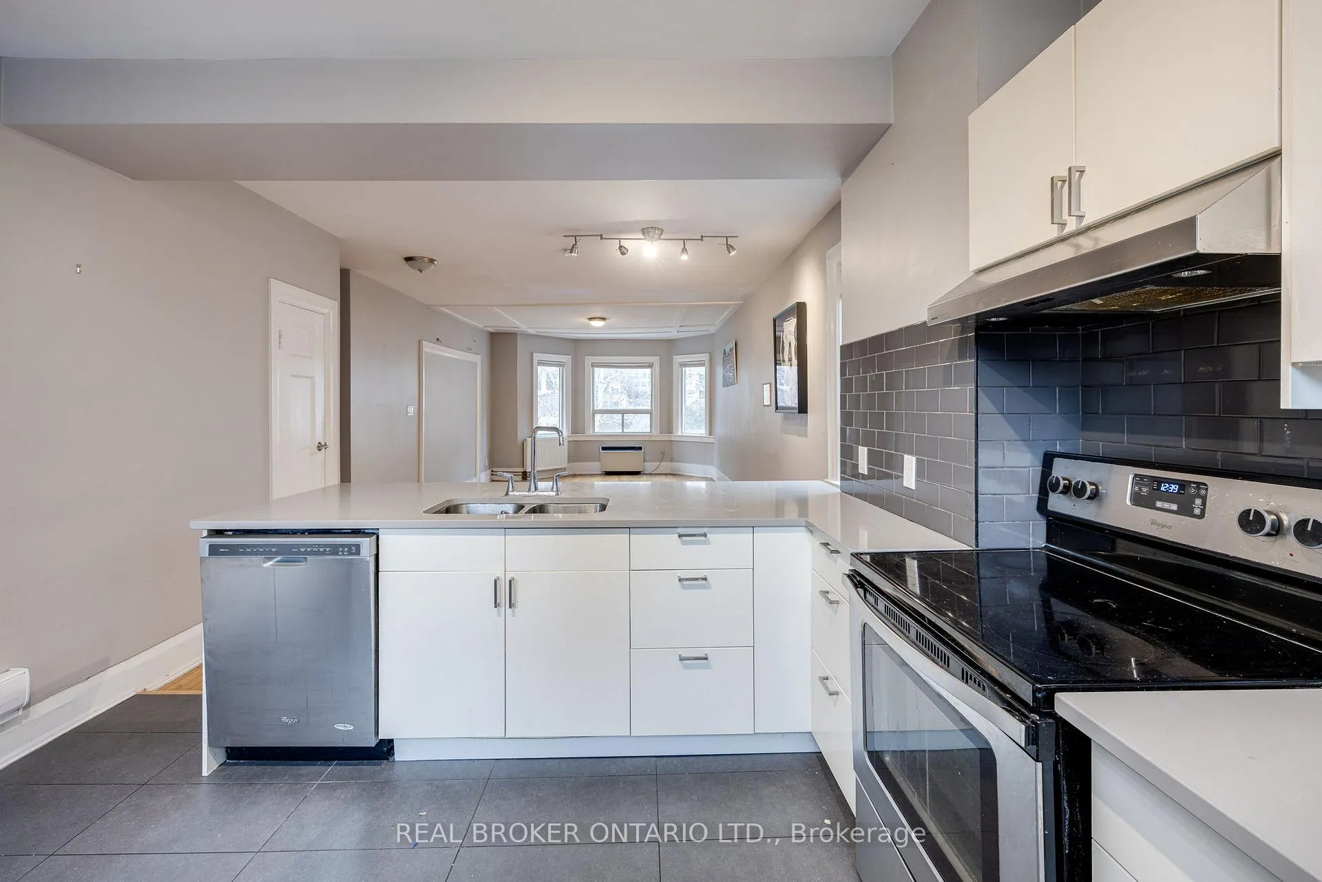 Photo 8 of Unit Upper, 77 Isabella Street, Toronto, Church-Yonge Corridor — HOMEH