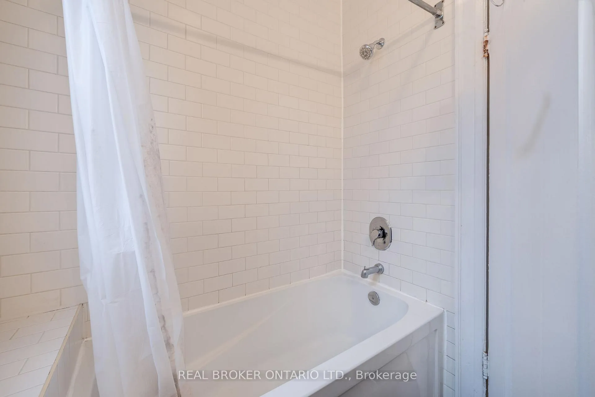 Photo 20 of Unit Upper, 77 Isabella Street, Toronto, Church-Yonge Corridor — HOMEH