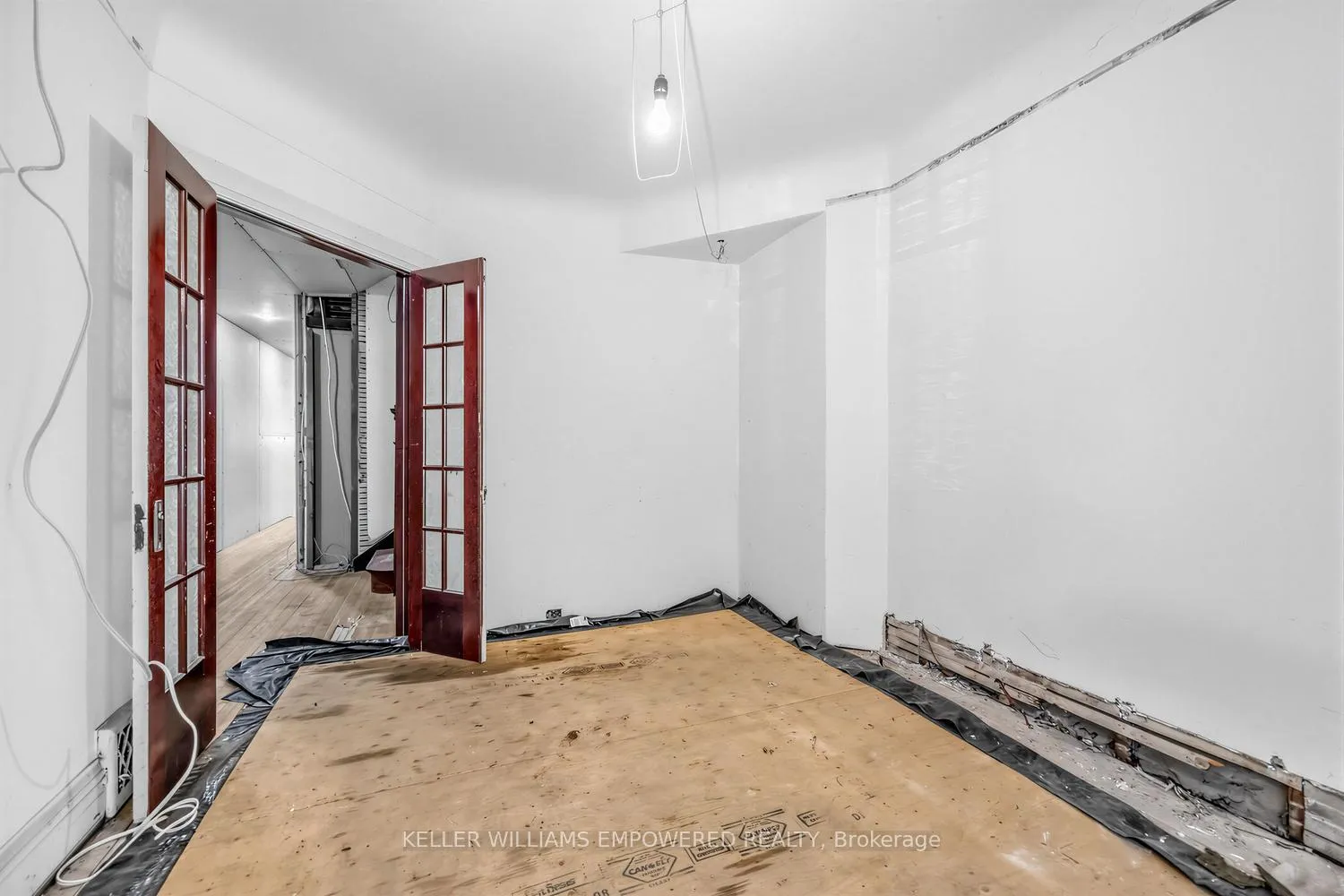 Photo 9 of 139 Howard Park Avenue, Toronto, High Park-Swansea — HOMEH