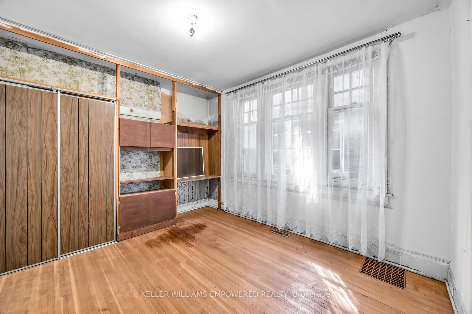 Photo 13 of 139 Howard Park Avenue, Toronto, High Park-Swansea — HOMEH