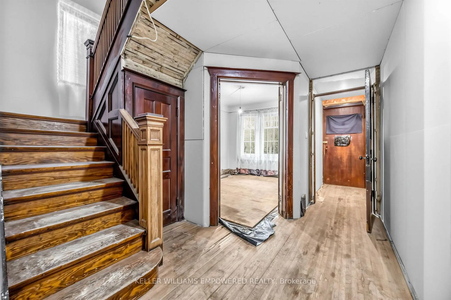 Photo 17 of 139 Howard Park Avenue, Toronto, High Park-Swansea — HOMEH