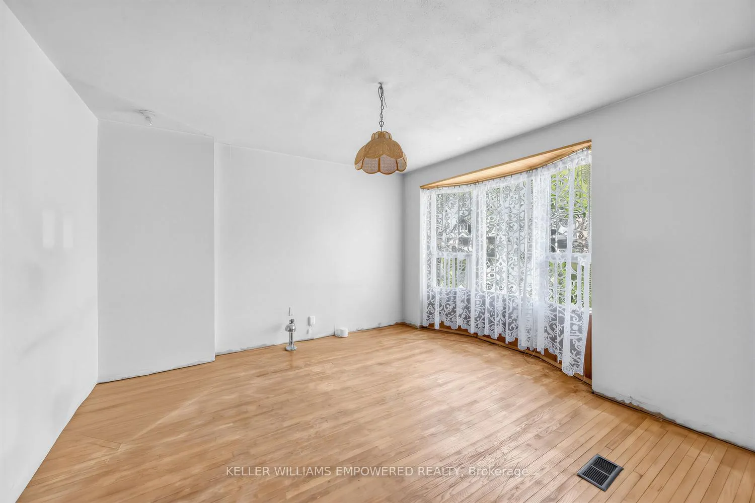 Photo 19 of 139 Howard Park Avenue, Toronto, High Park-Swansea — HOMEH