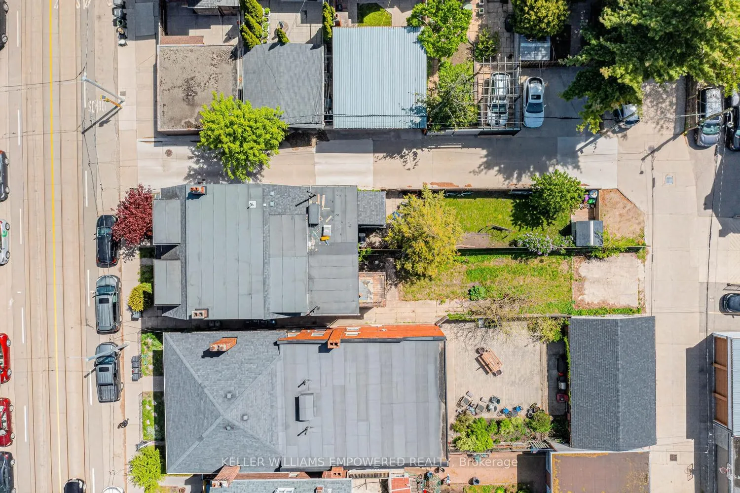 Photo 29 of 139 Howard Park Avenue, Toronto, High Park-Swansea — HOMEH