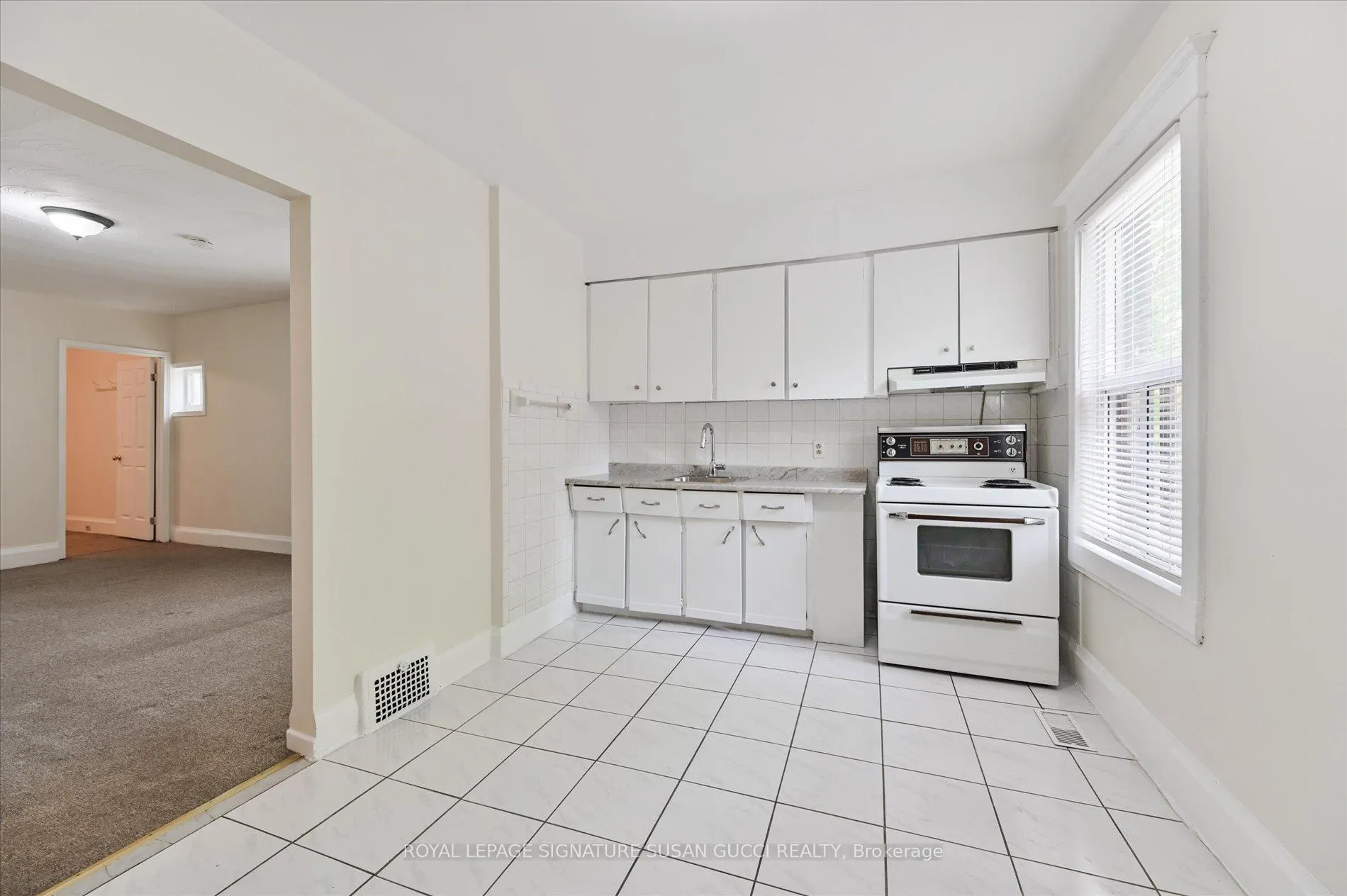 Photo 10 of 85 Linsmore Crescent, Toronto, Danforth Village-East York — HOMEH