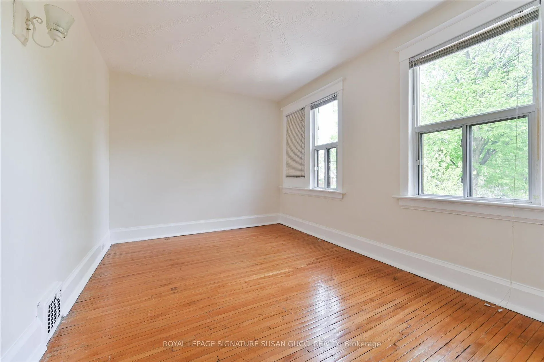 Photo 19 of 85 Linsmore Crescent, Toronto, Danforth Village-East York — HOMEH