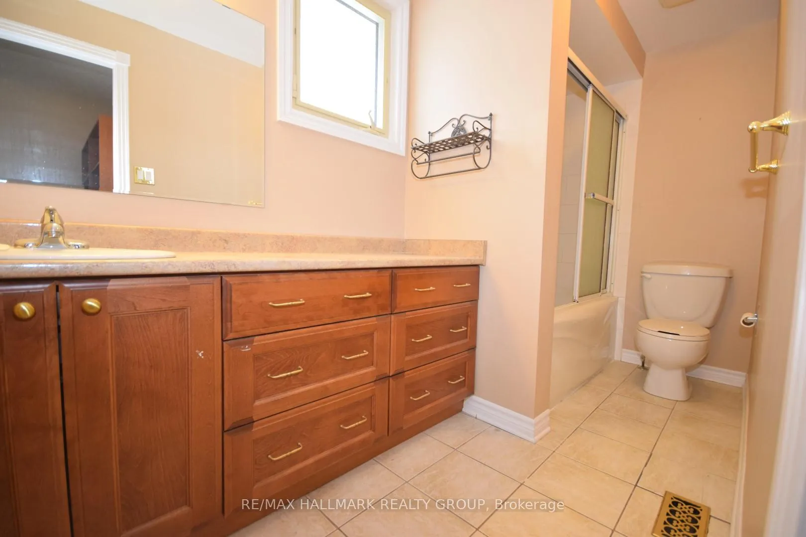 Photo 10 of 1749 Des Prairies Avenue, Ottawa, Queenswood Heights South — HOMEH