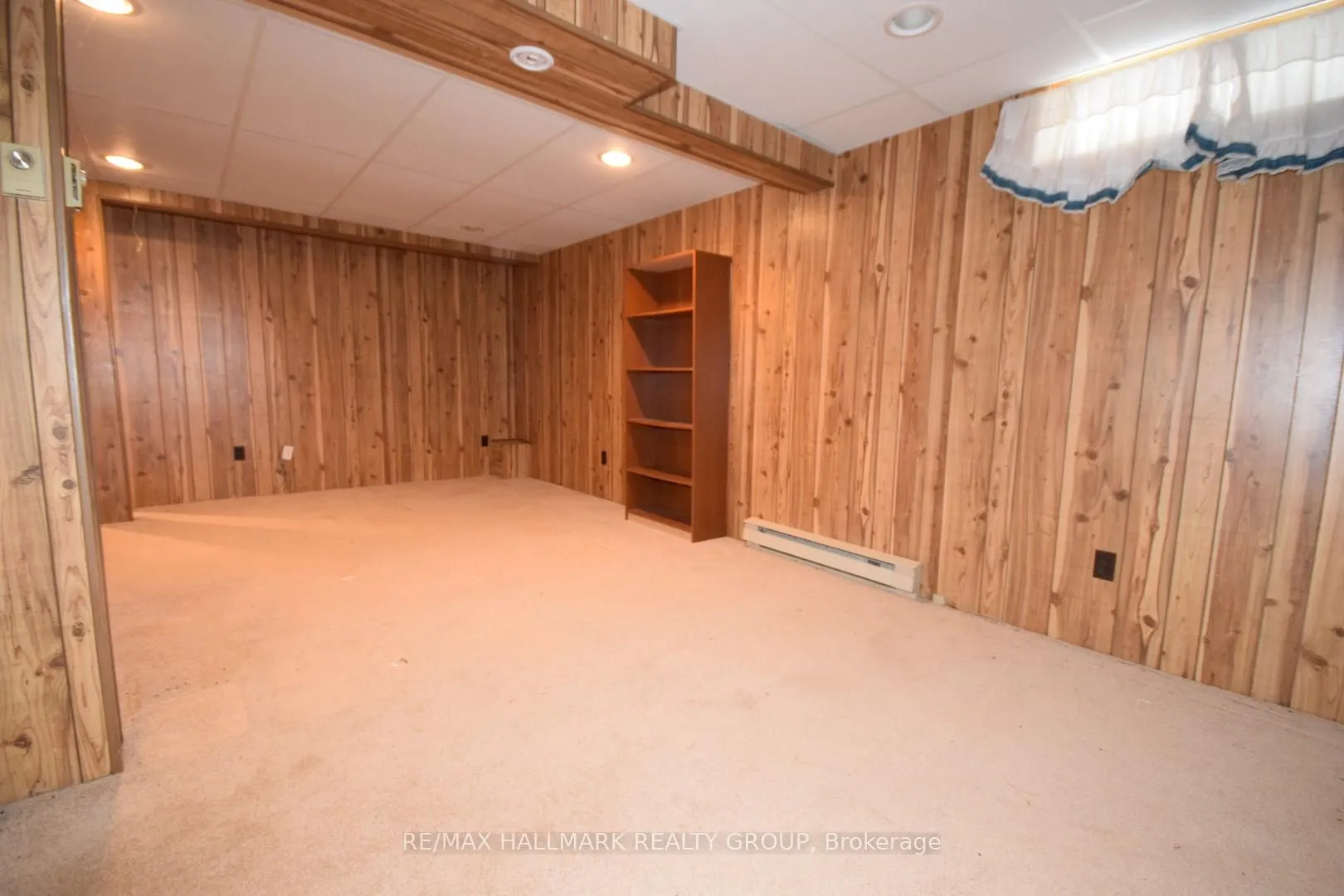 Photo 11 of 1749 Des Prairies Avenue, Ottawa, Queenswood Heights South — HOMEH