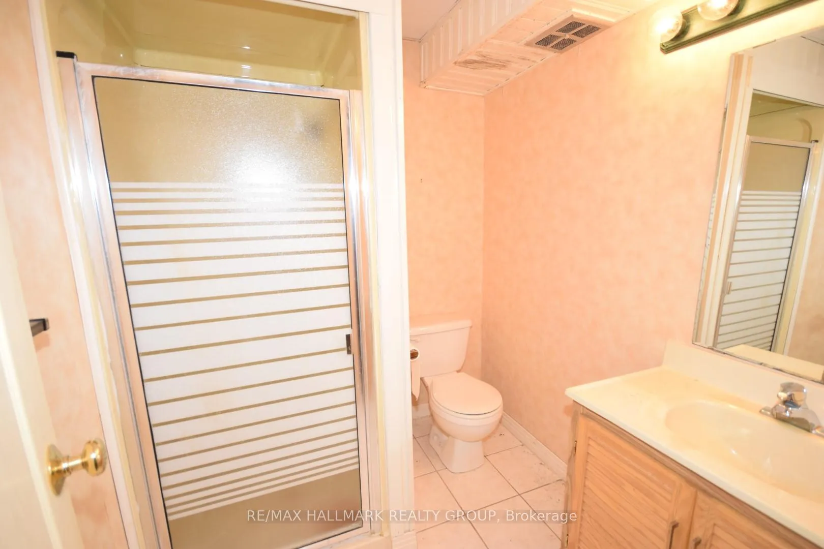 Photo 12 of 1749 Des Prairies Avenue, Ottawa, Queenswood Heights South — HOMEH