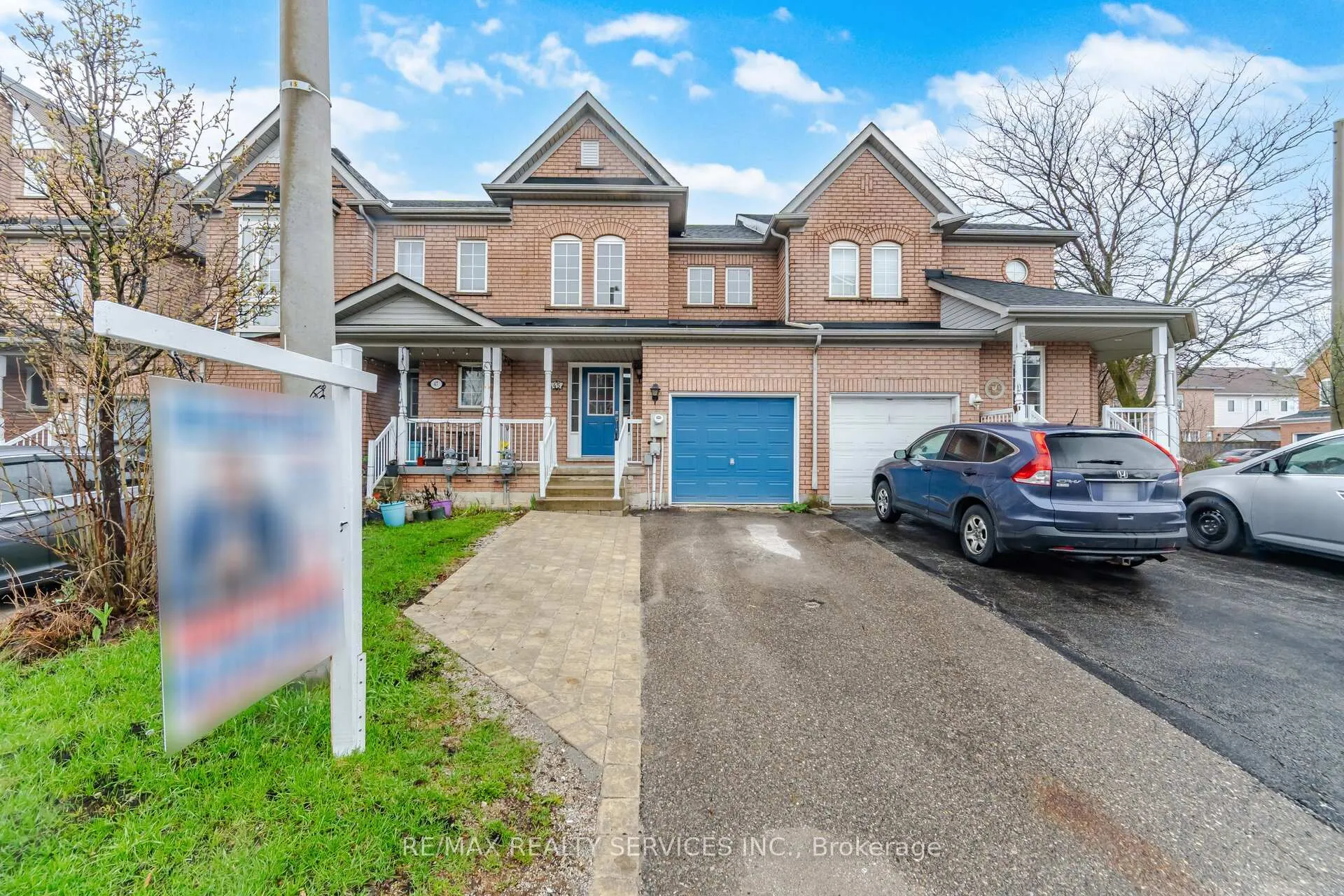 Photo 2 of 45 Monaco Court, Brampton, Fletcher's Meadow — HOMEH
