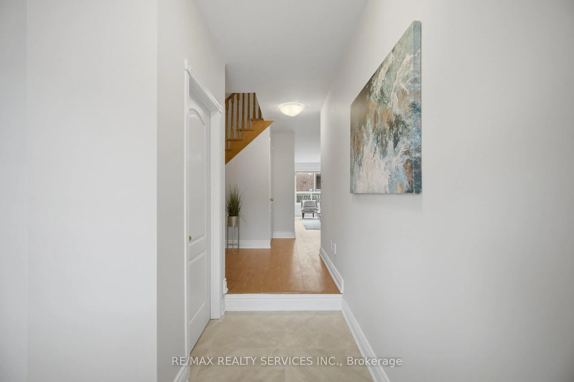 Photo 4 of 45 Monaco Court, Brampton, Fletcher's Meadow — HOMEH
