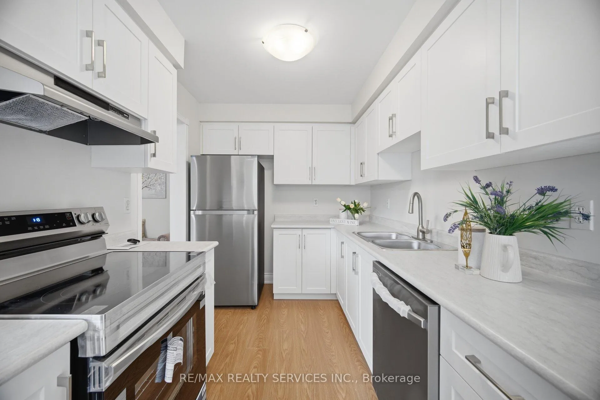 Photo 12 of 45 Monaco Court, Brampton, Fletcher's Meadow — HOMEH
