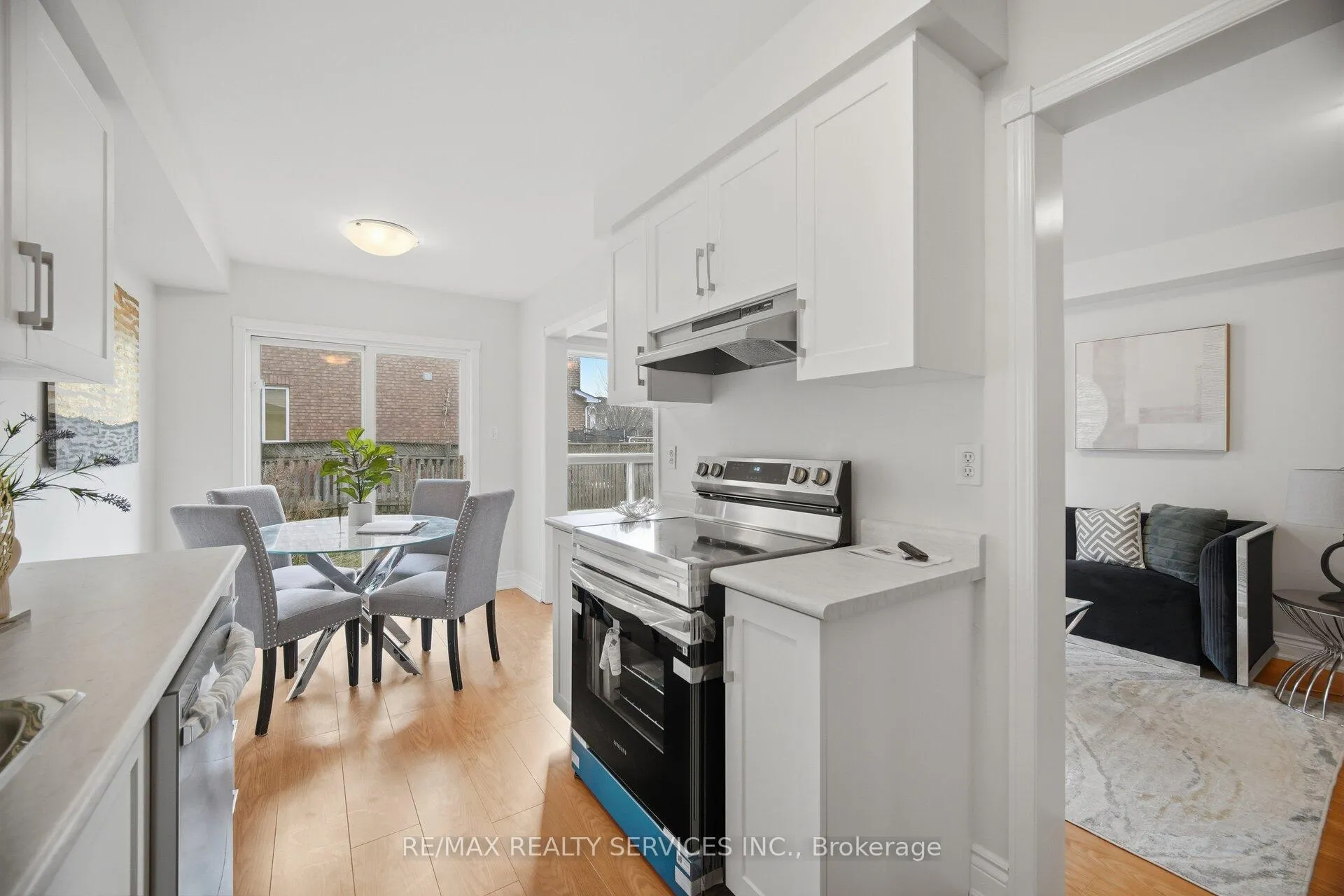 Photo 14 of 45 Monaco Court, Brampton, Fletcher's Meadow — HOMEH