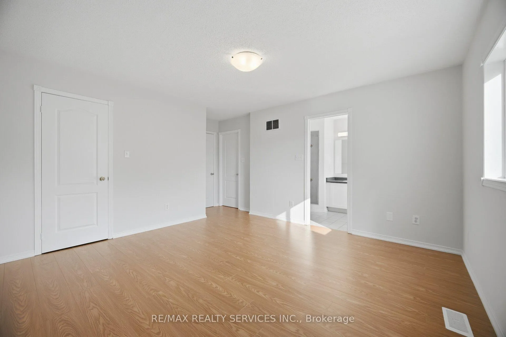 Photo 20 of 45 Monaco Court, Brampton, Fletcher's Meadow — HOMEH
