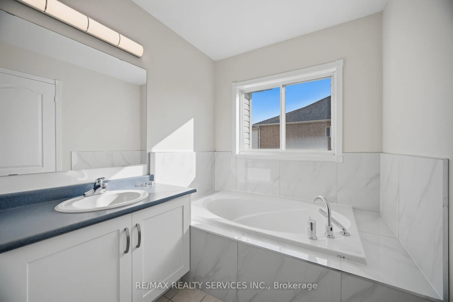 Photo 22 of 45 Monaco Court, Brampton, Fletcher's Meadow — HOMEH