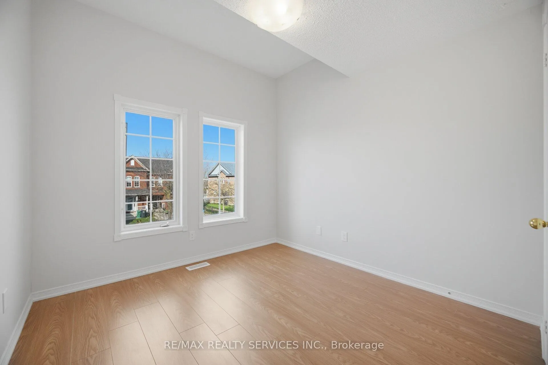 Photo 27 of 45 Monaco Court, Brampton, Fletcher's Meadow — HOMEH