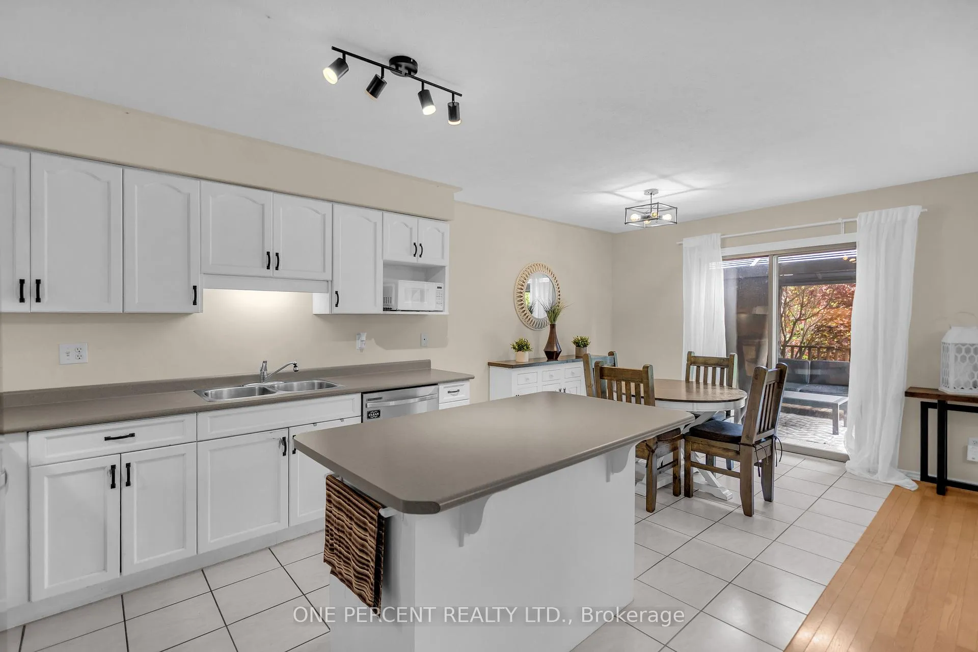 Photo 7 of 66 Hanlon Place, Brant, Paris — HOMEH