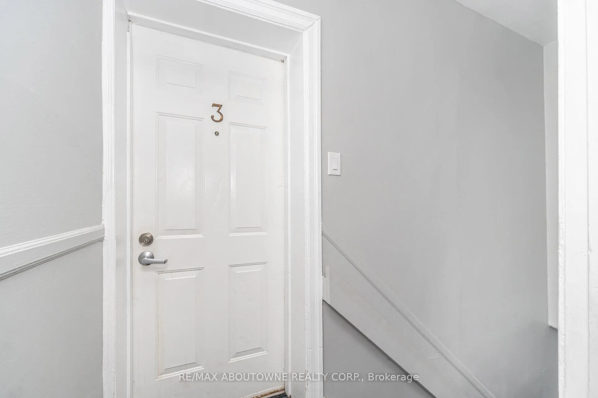Photo 3 of Unit 3, 486 Holtby Avenue, Burlington, Brant — HOMEH