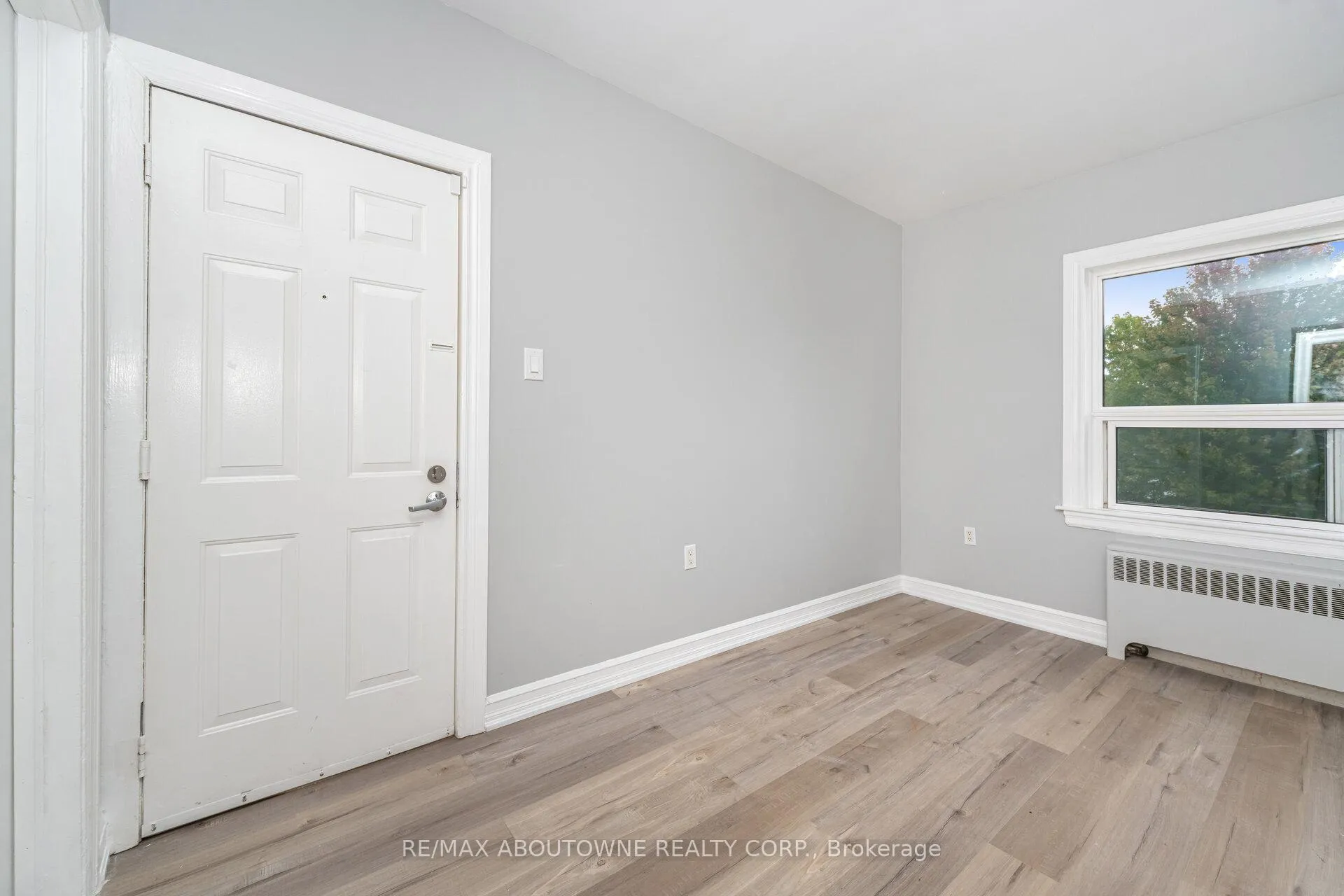 Photo 4 of Unit 3, 486 Holtby Avenue, Burlington, Brant — HOMEH