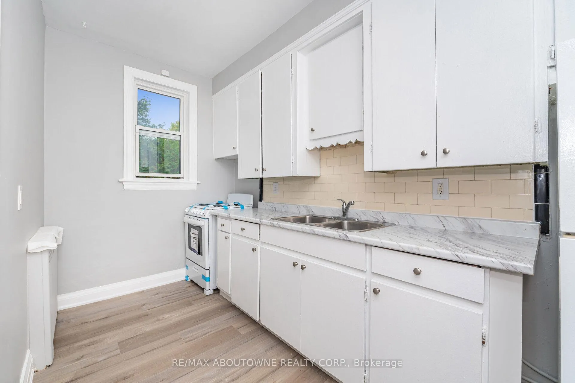 Photo 9 of Unit 3, 486 Holtby Avenue, Burlington, Brant — HOMEH